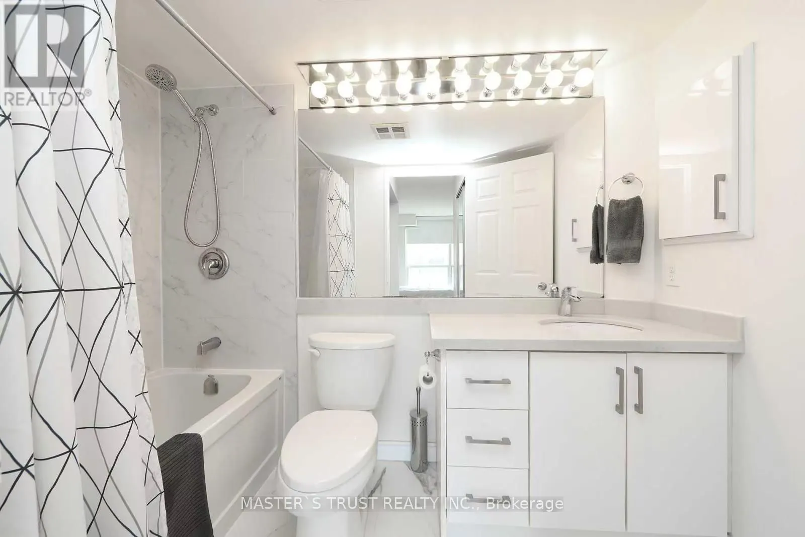 24 Wellesley Street W, #511