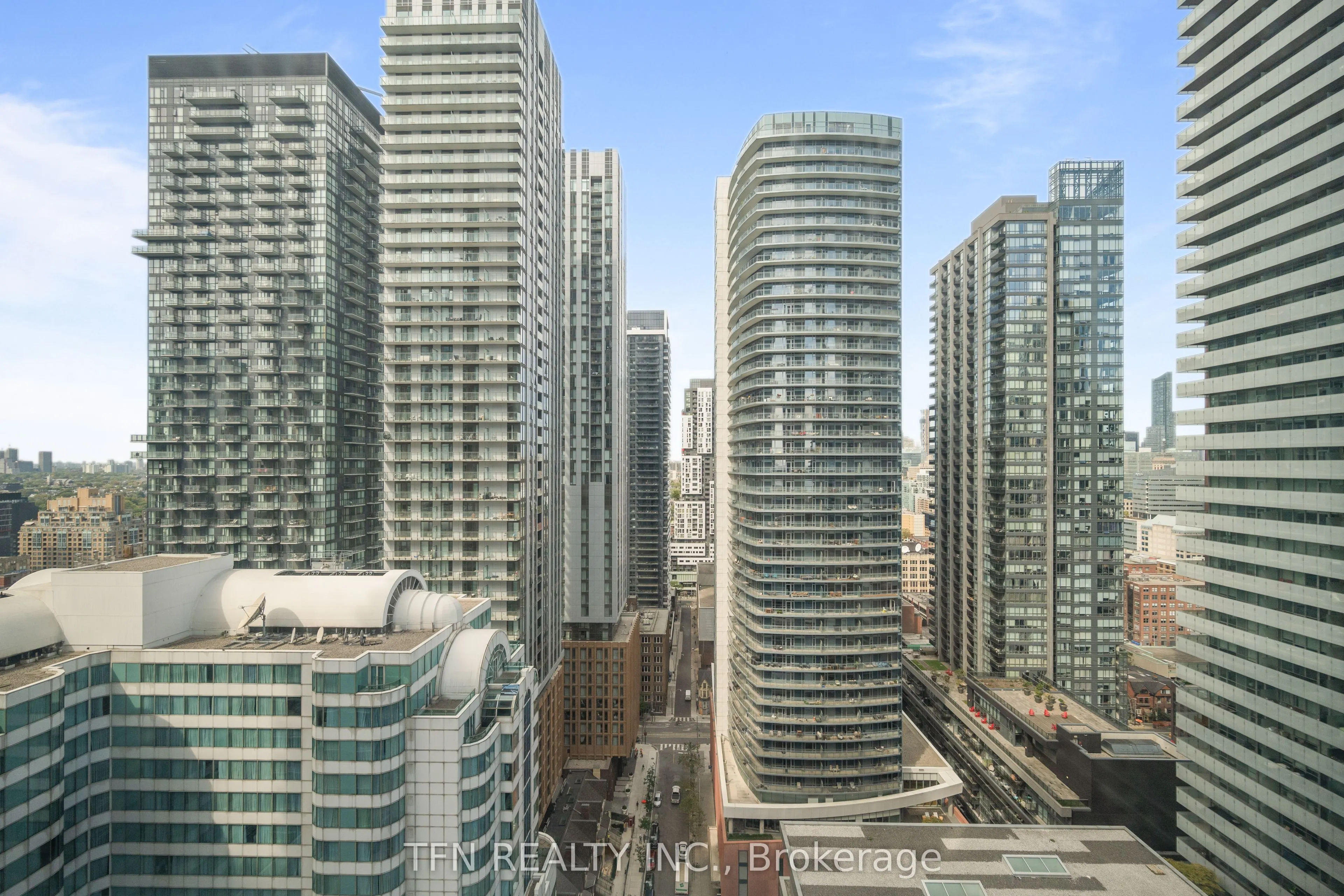 327 King Street W, #2707