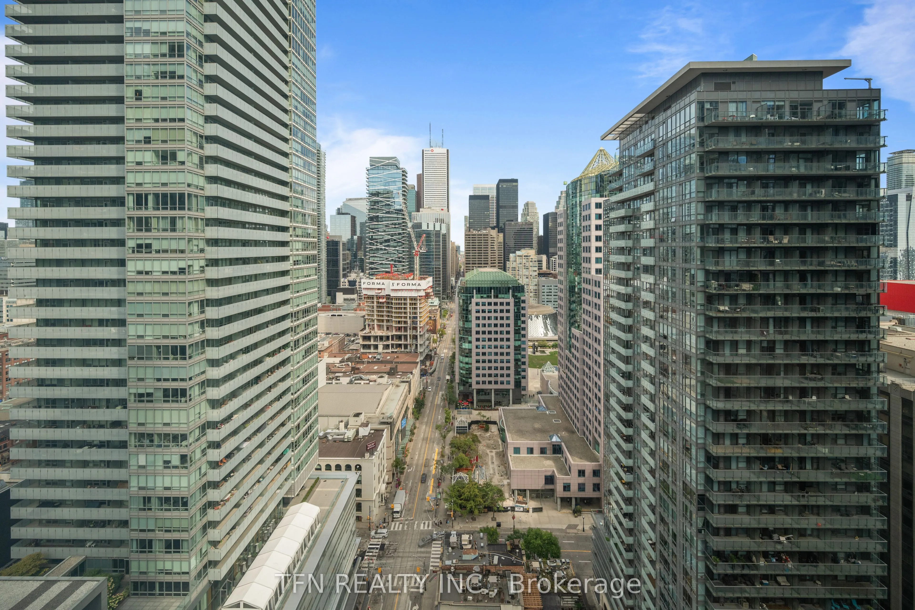 327 King Street W, #2707