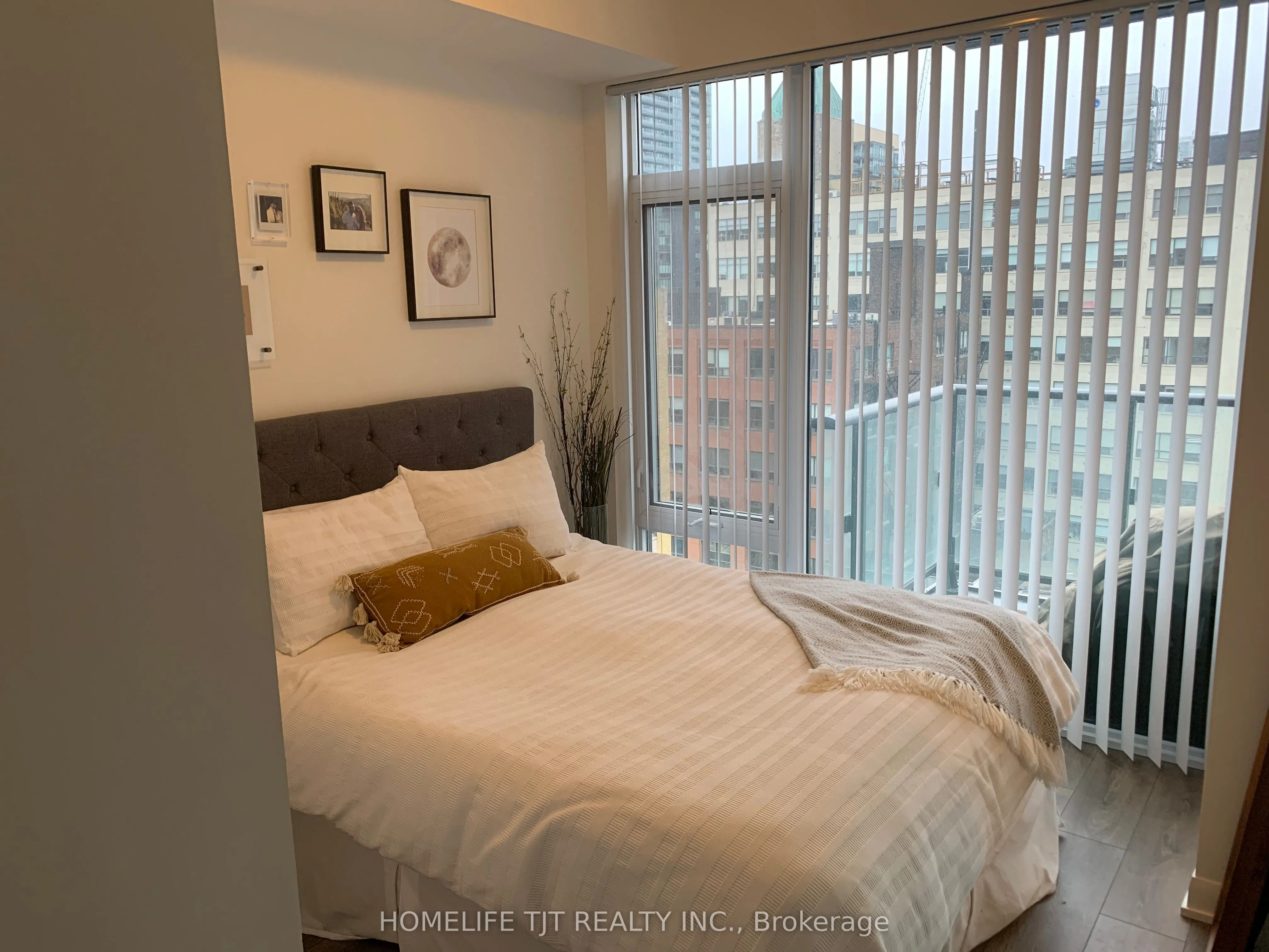 435 Richmond Street W, #906