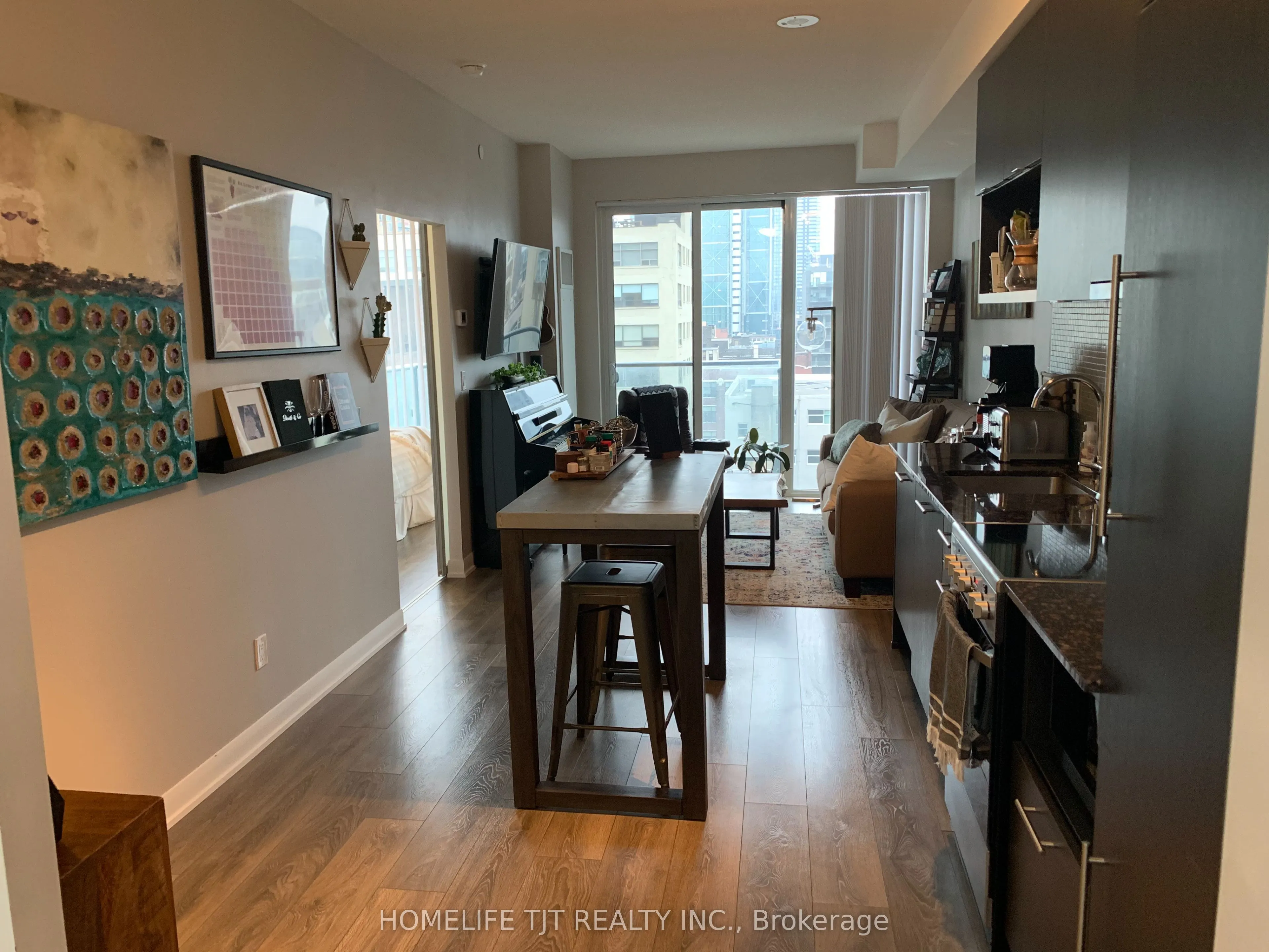 435 Richmond Street W, #906