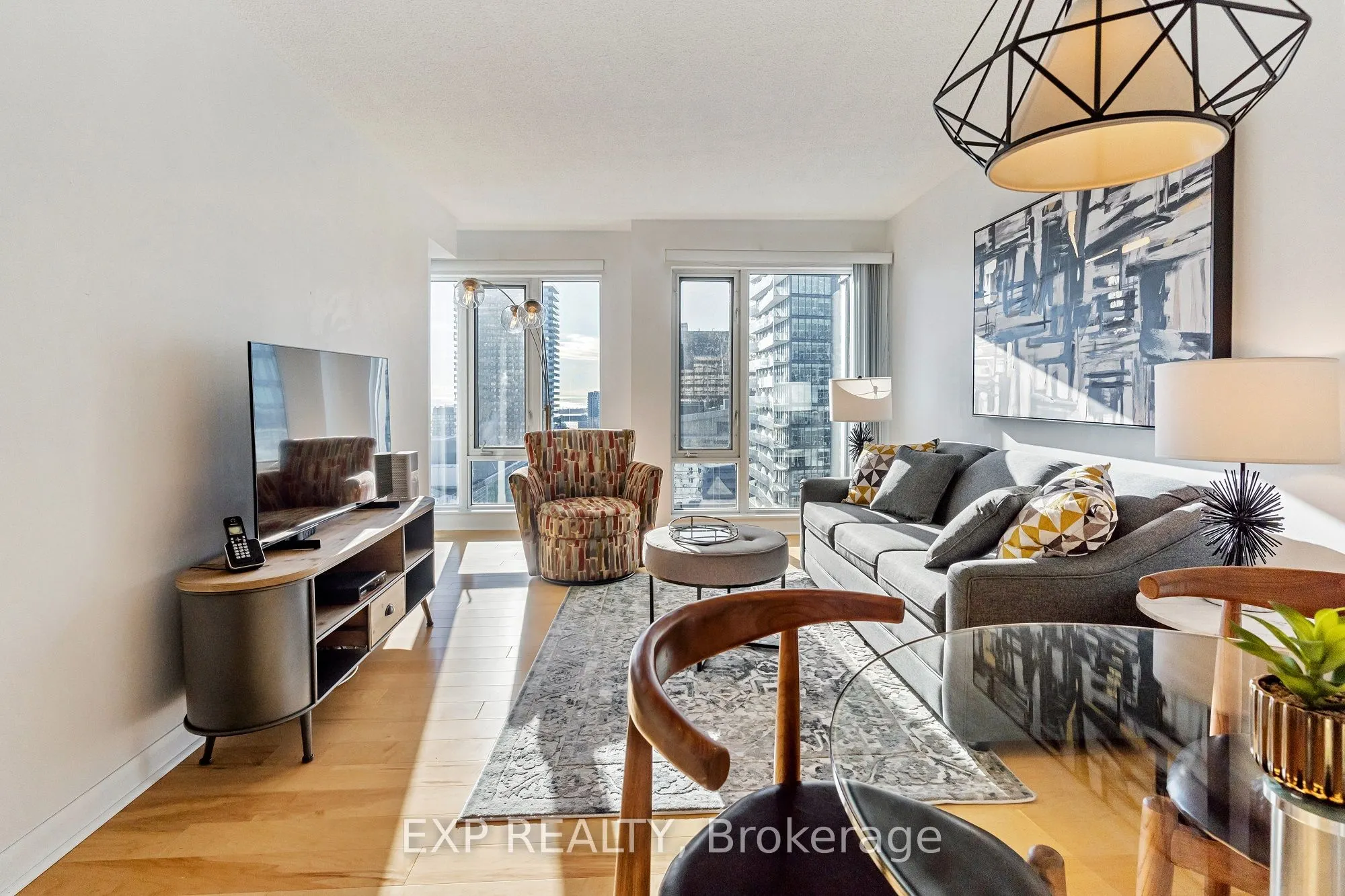 210 Victoria Street, #3205