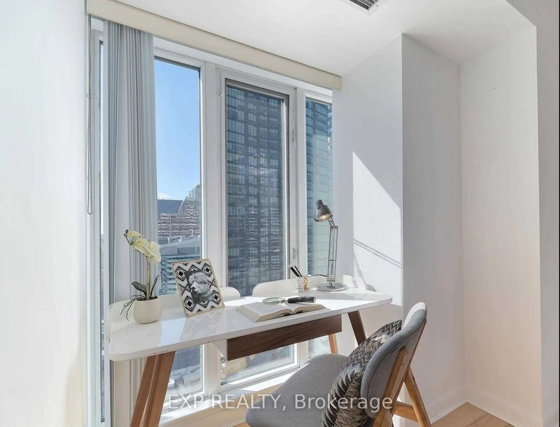 210 Victoria Street, #3205