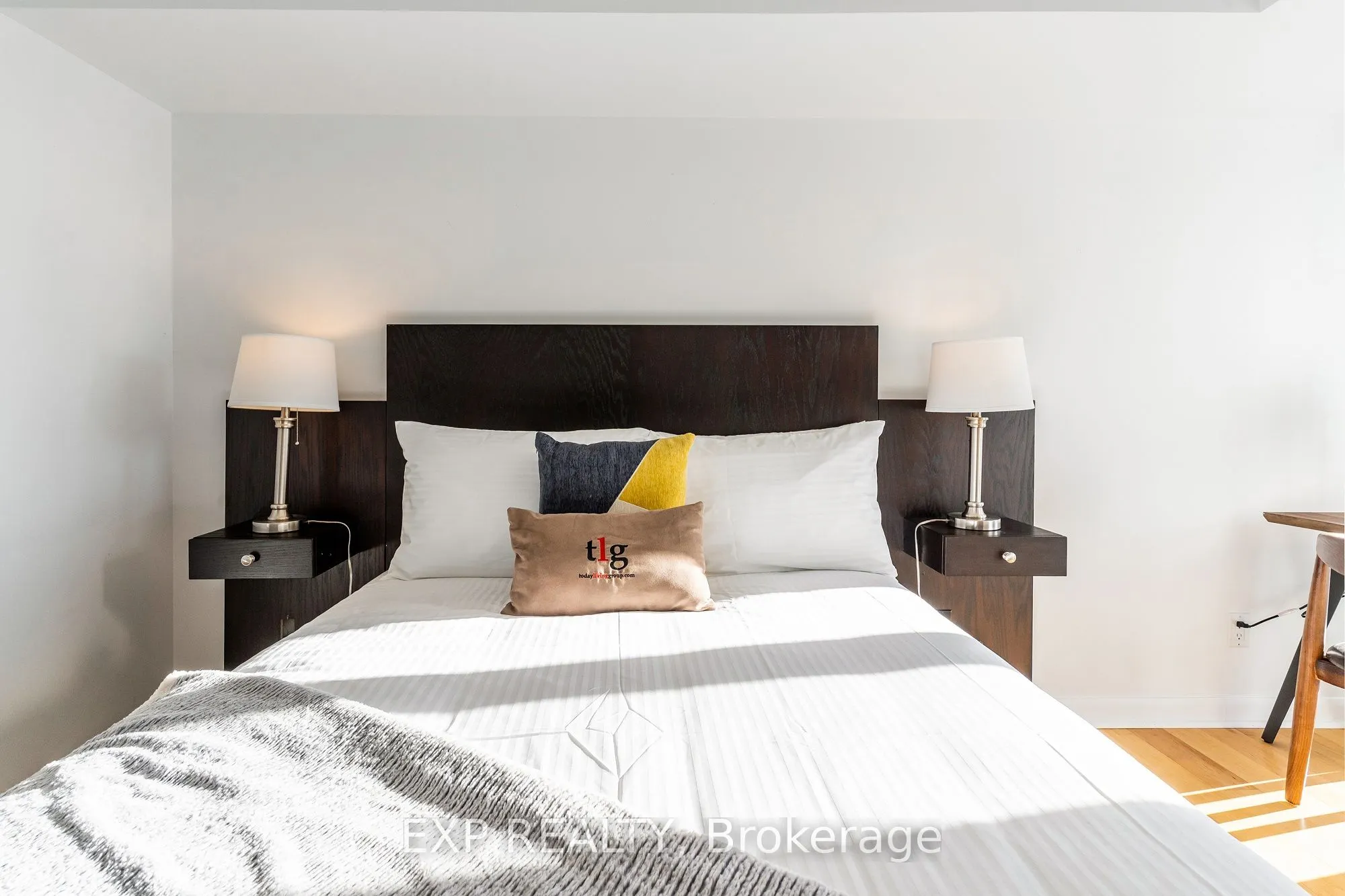 210 Victoria Street, #3205