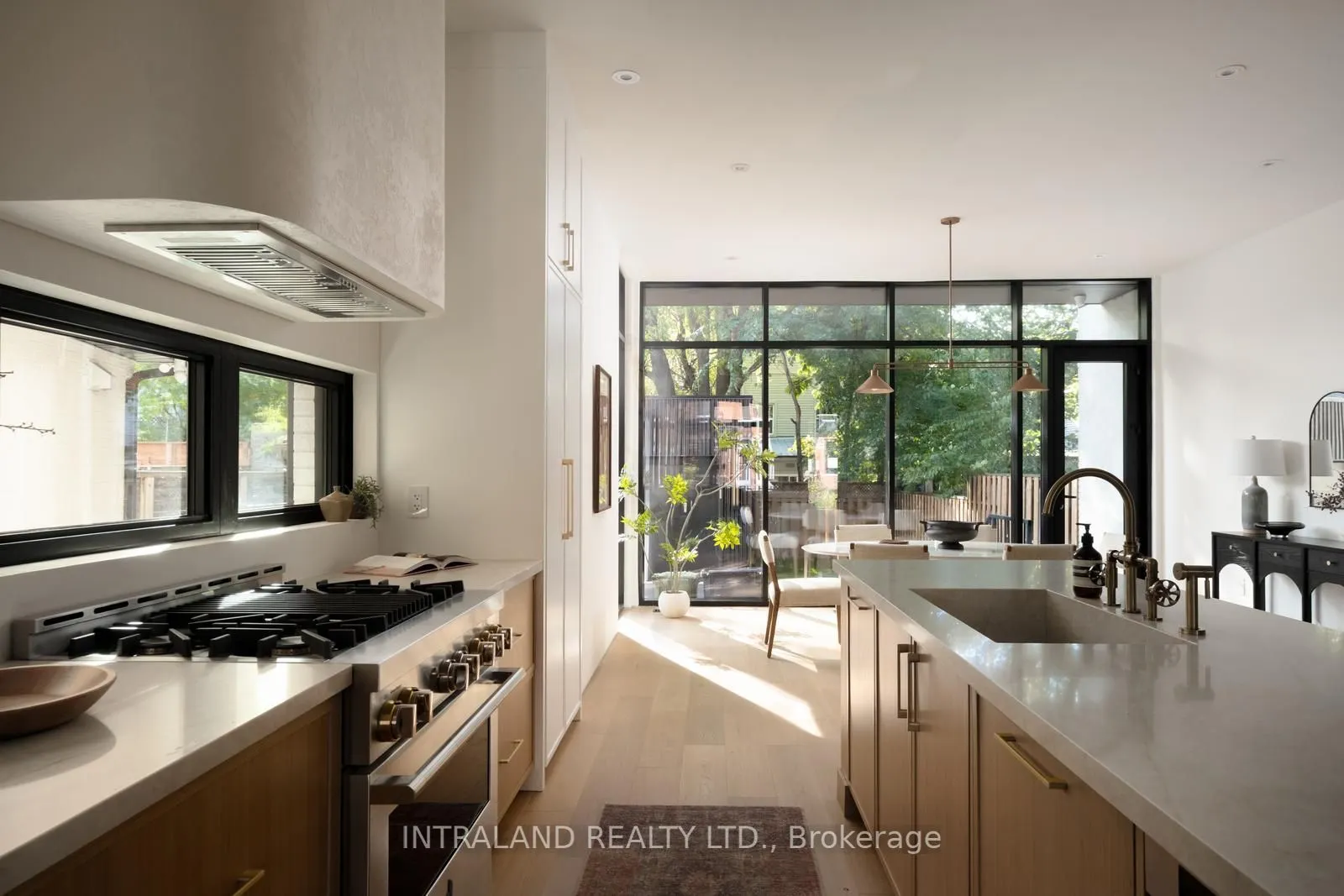 741 Richmond Street W