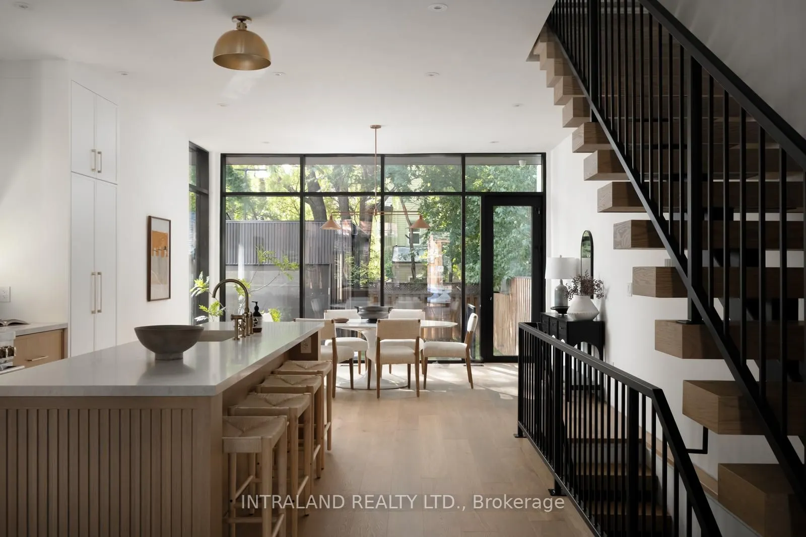 741 Richmond Street W