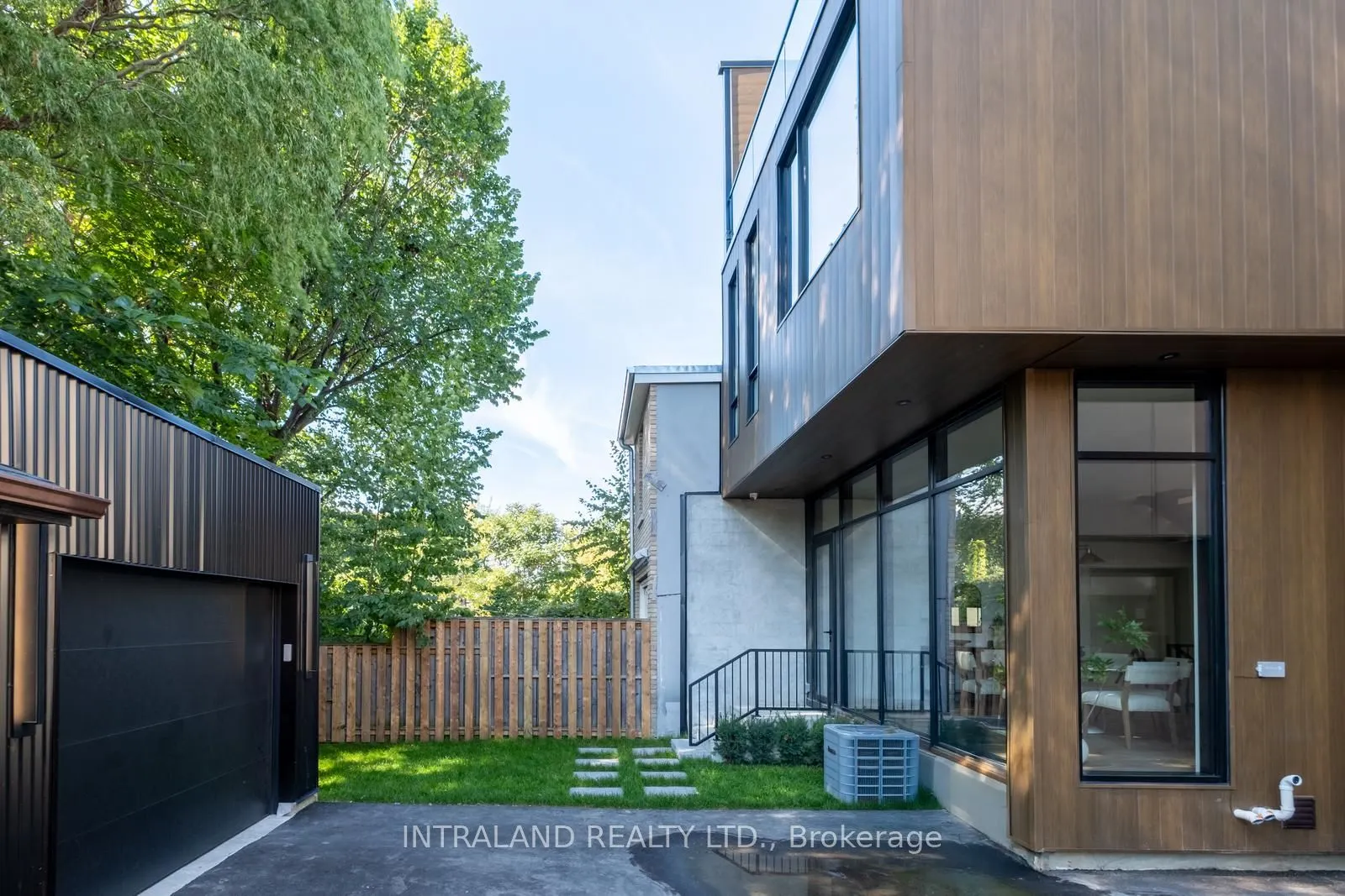 741 Richmond Street W