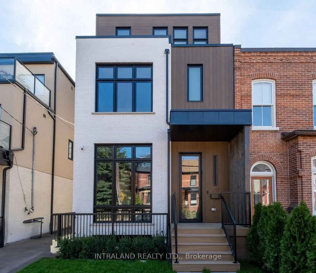 741 Richmond Street W