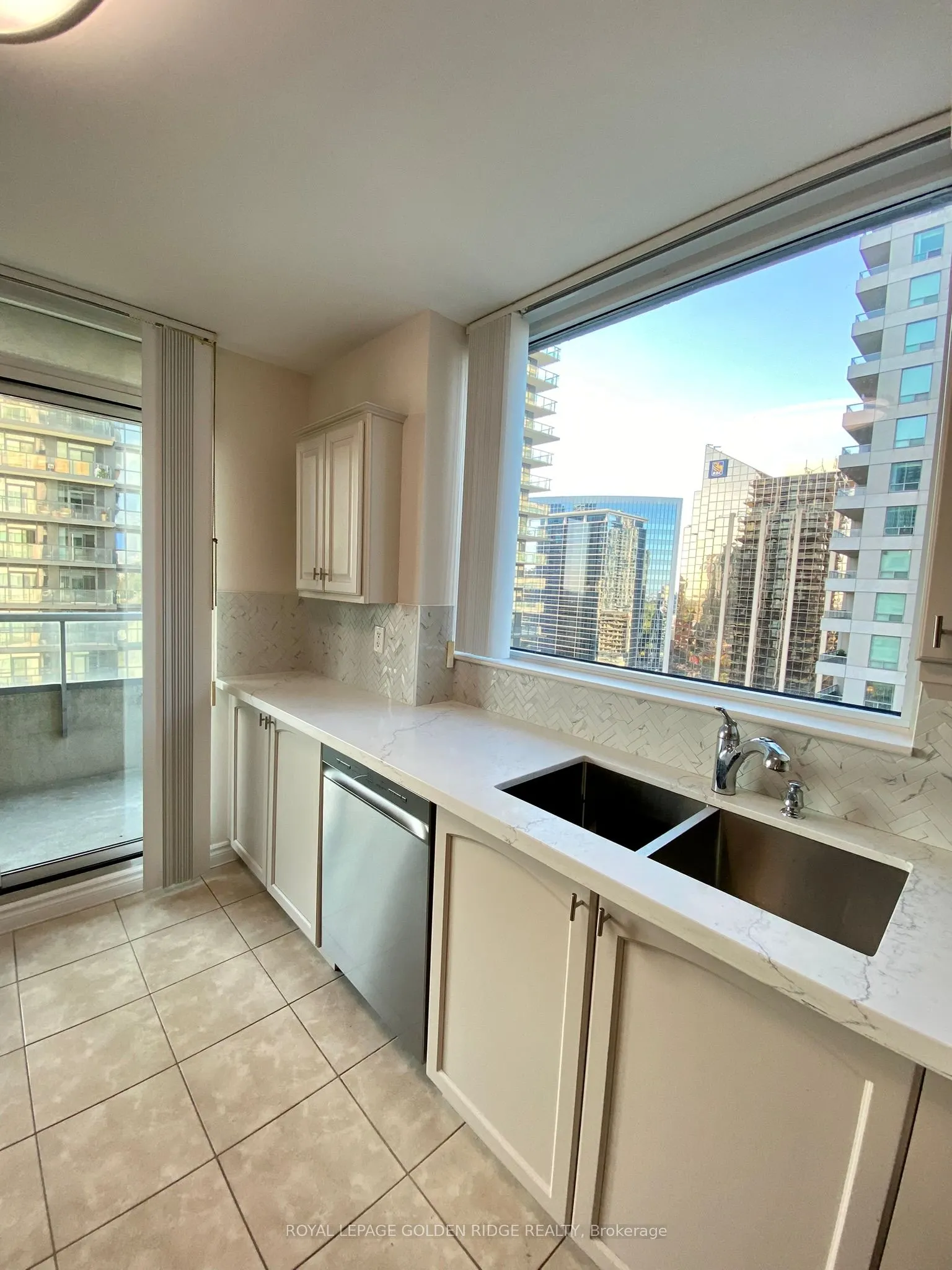 18 Spring Garden Avenue, #2202