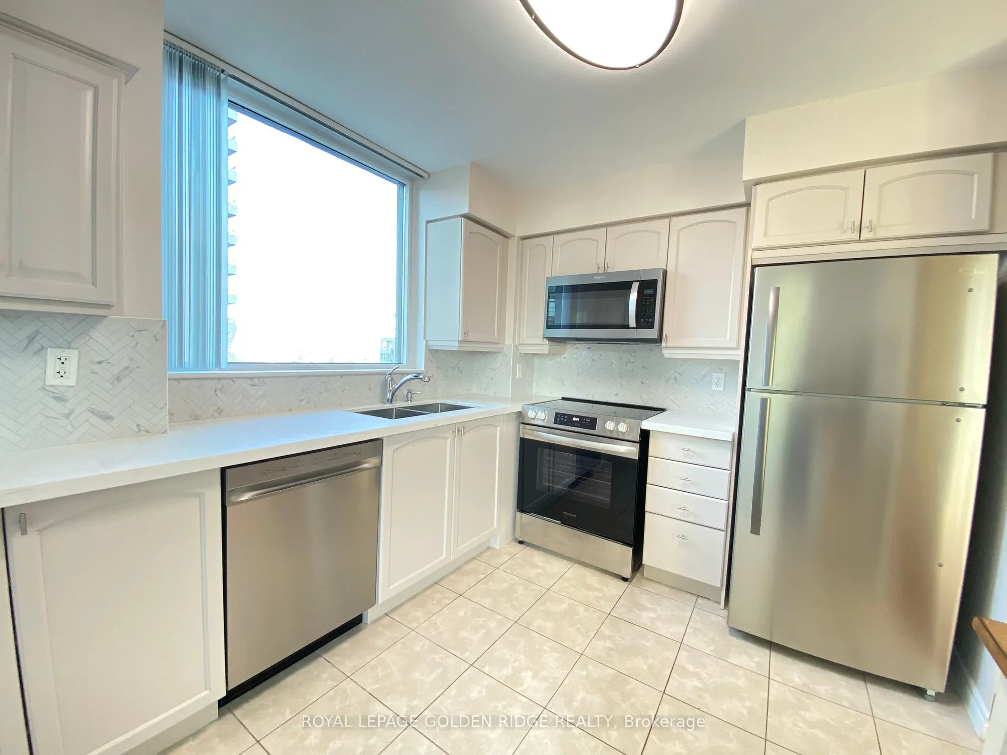 18 Spring Garden Avenue, #2202