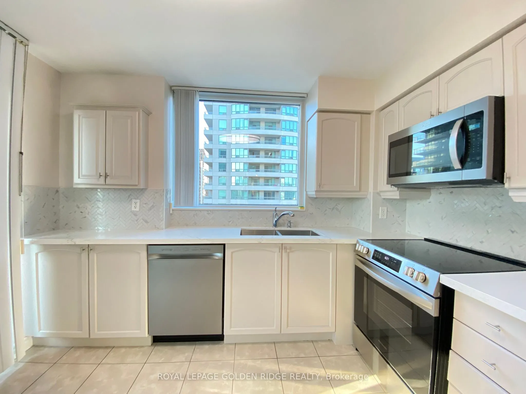 18 Spring Garden Avenue, #2202
