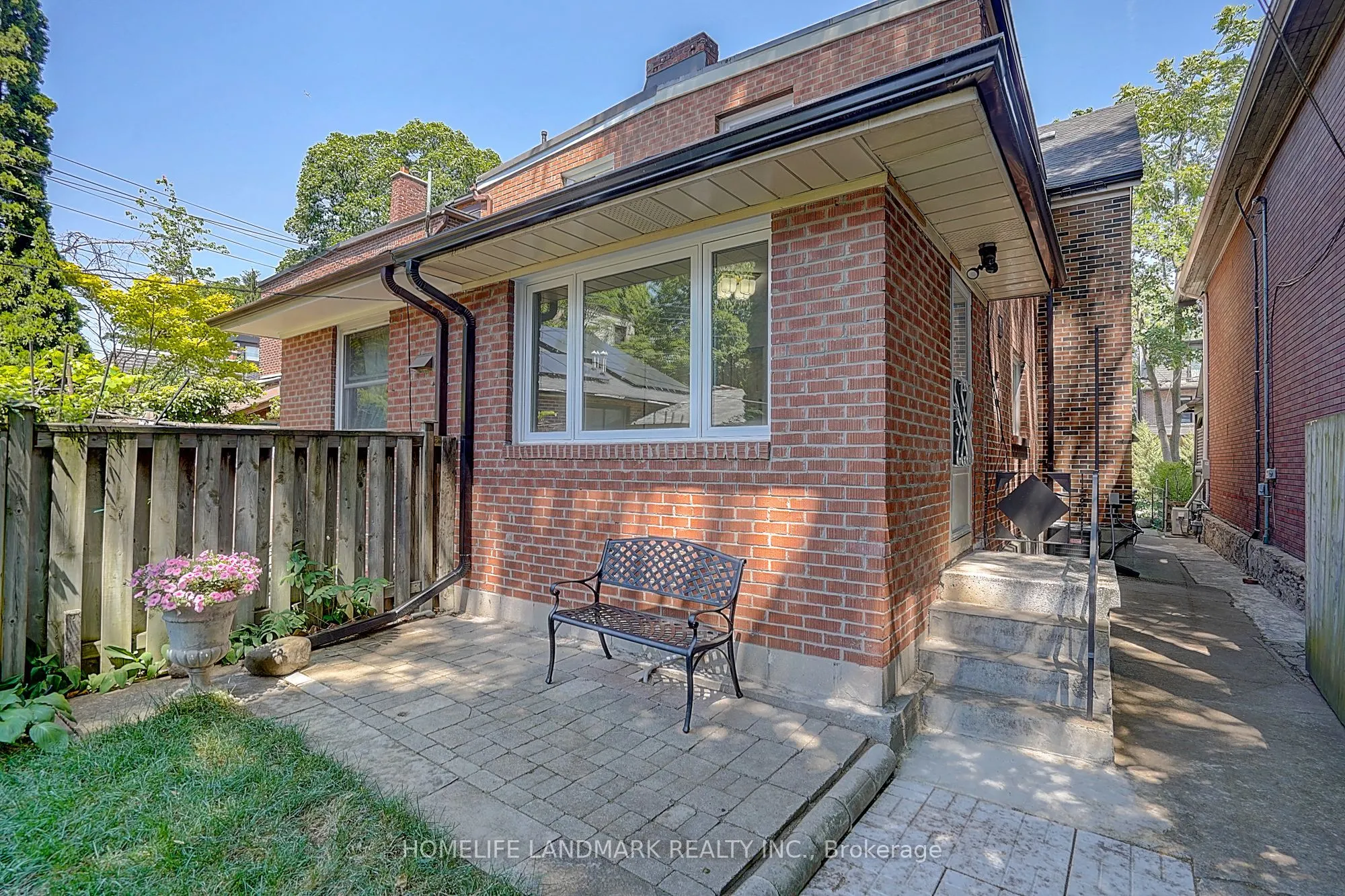 596 Palmerston Avenue