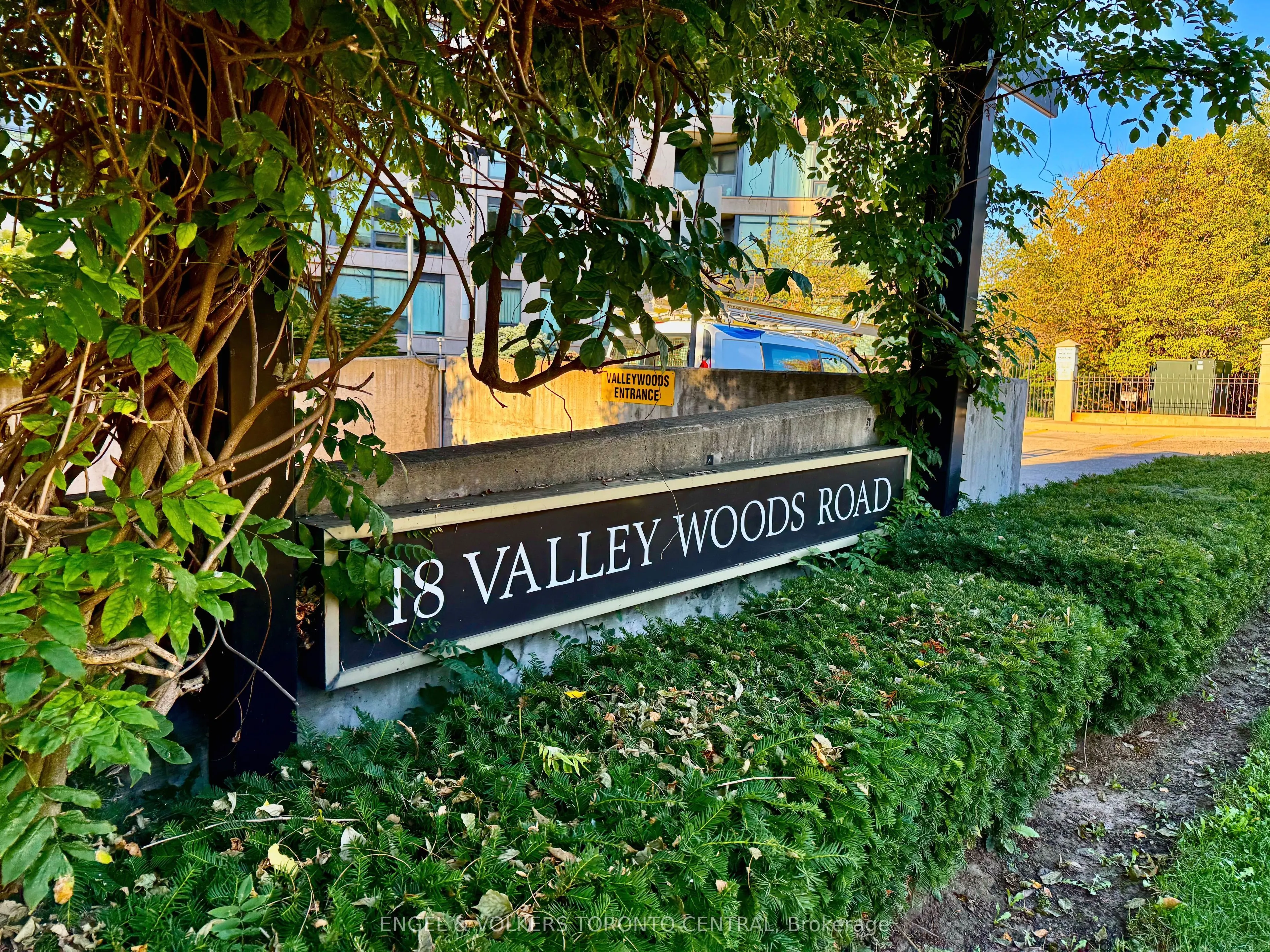 18 Valley Woods Road, #Ph105