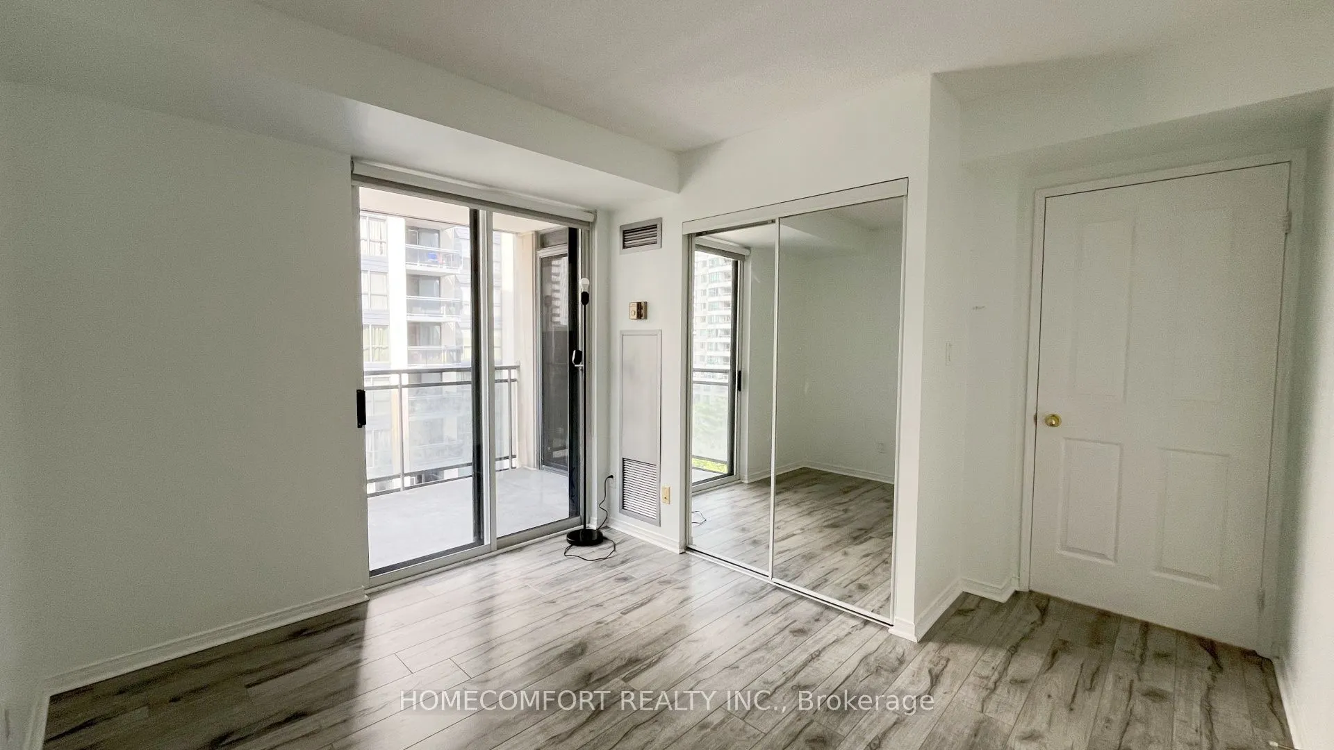 28 Hollywood Avenue, #809