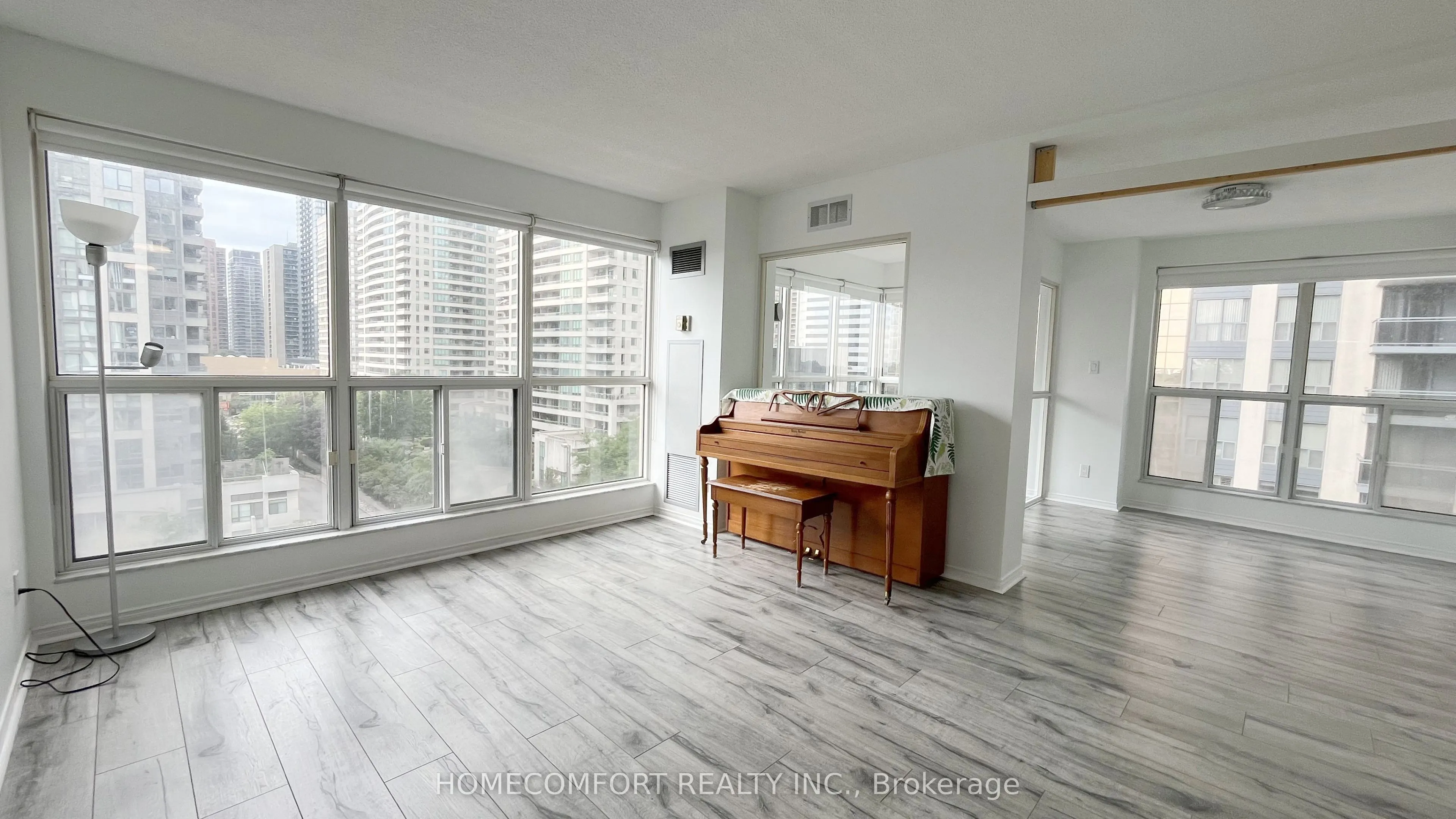 28 Hollywood Avenue, #809