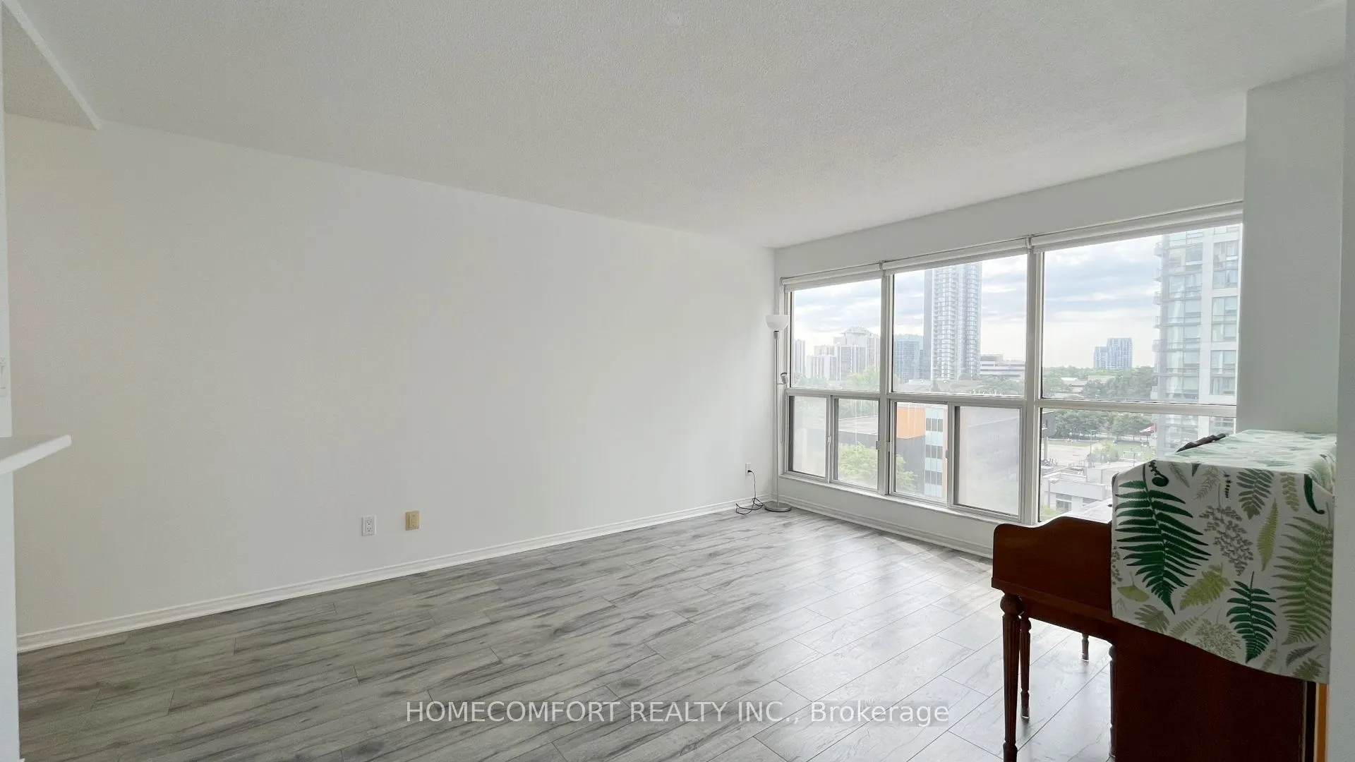 28 Hollywood Avenue, #809