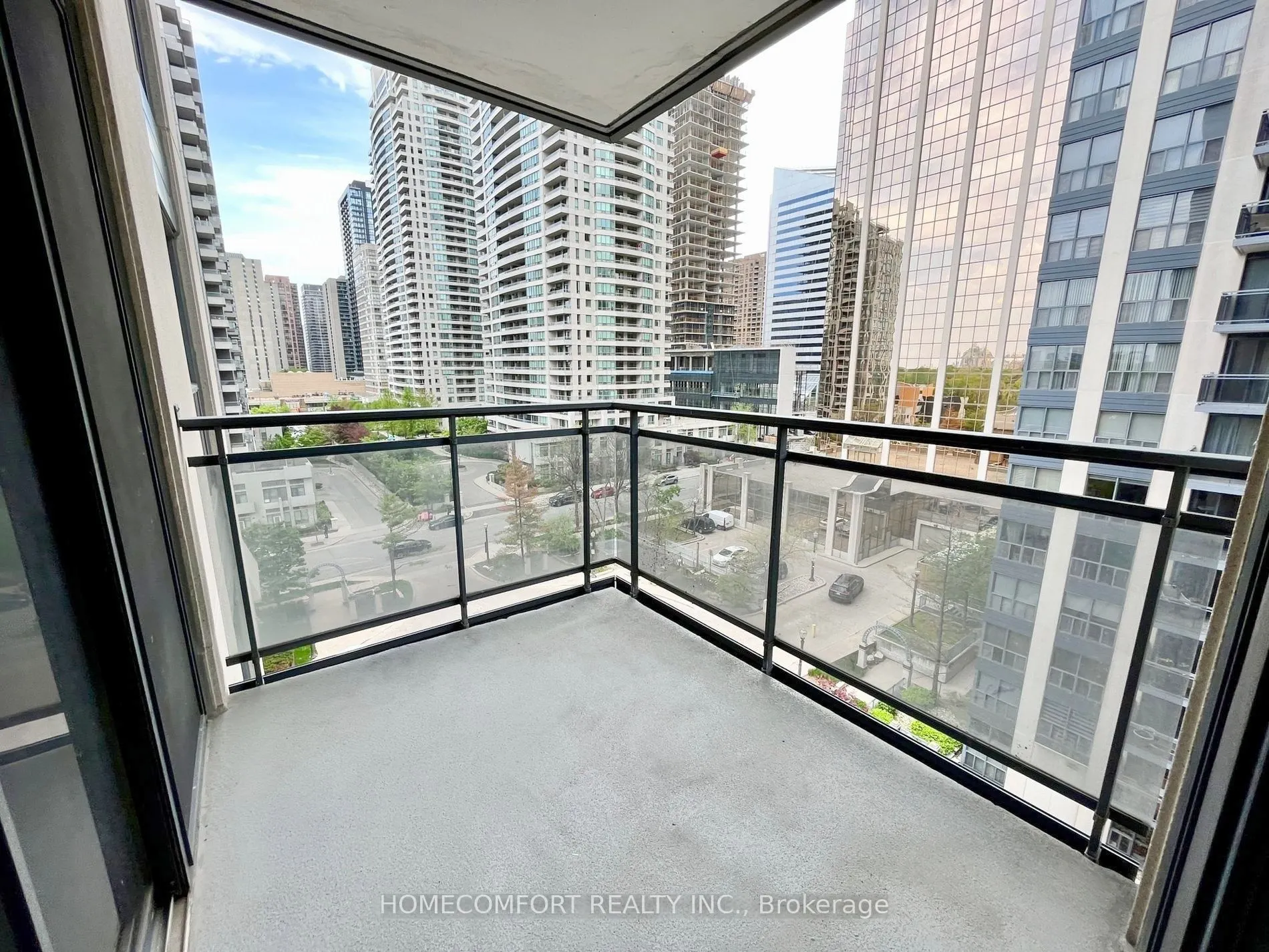 28 Hollywood Avenue, #809