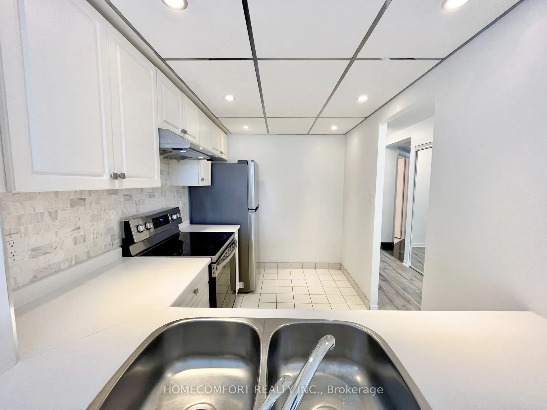 28 Hollywood Avenue, #809
