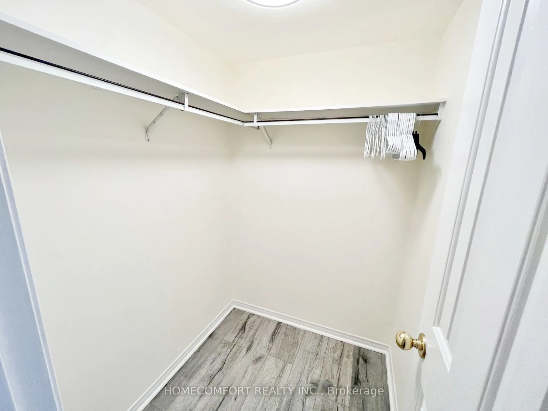 28 Hollywood Avenue, #809