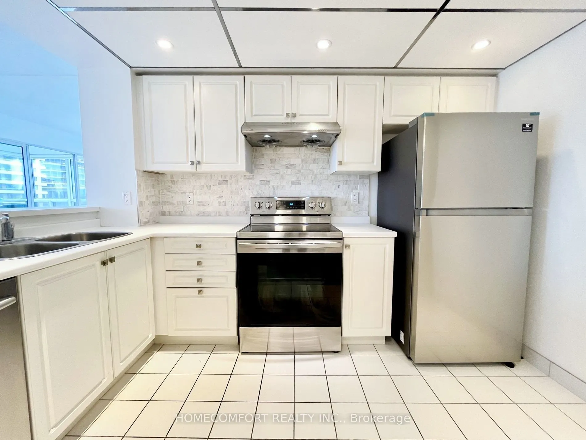 28 Hollywood Avenue, #809