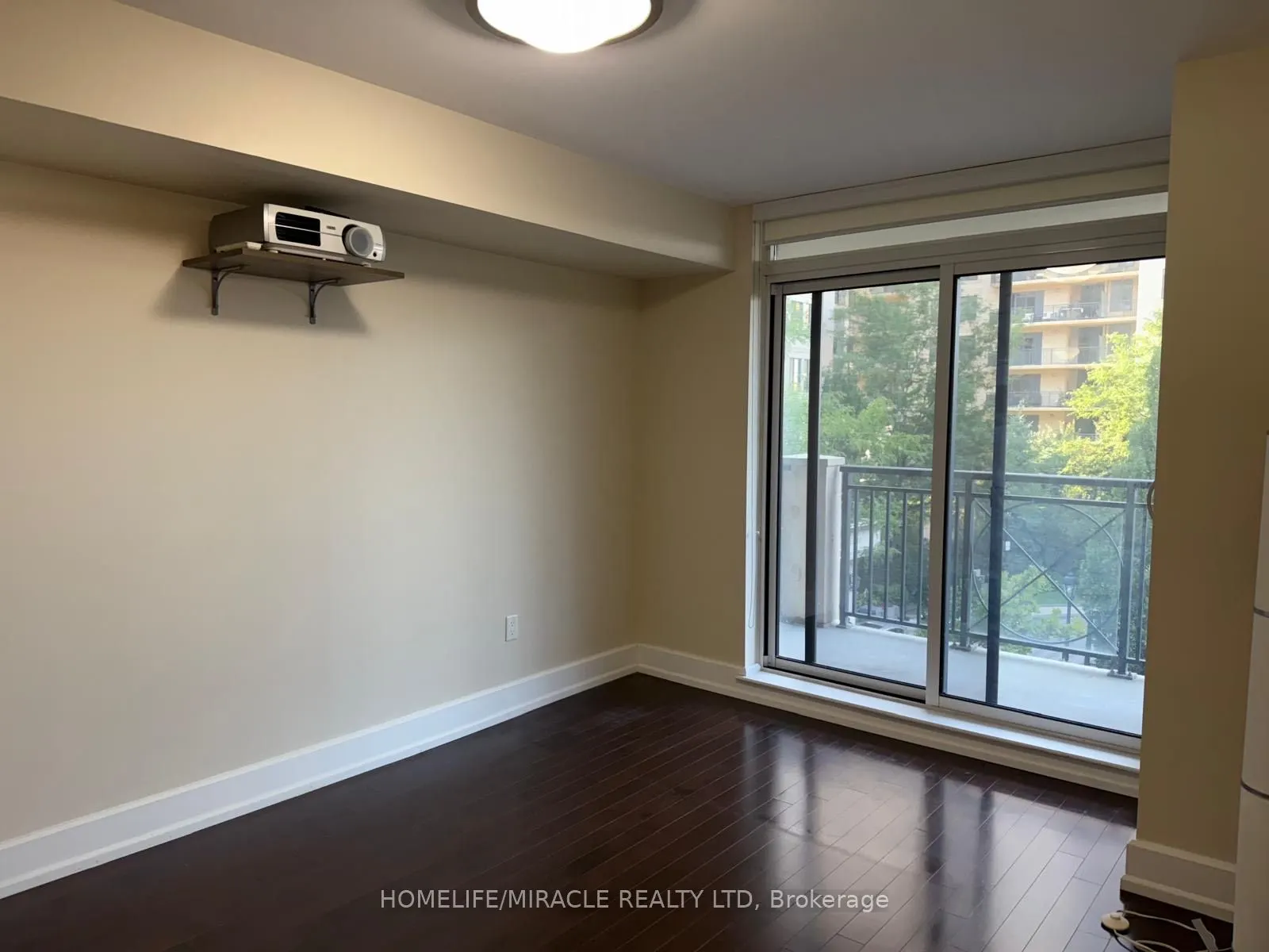 650 Sheppard Ave Avenue E, #302