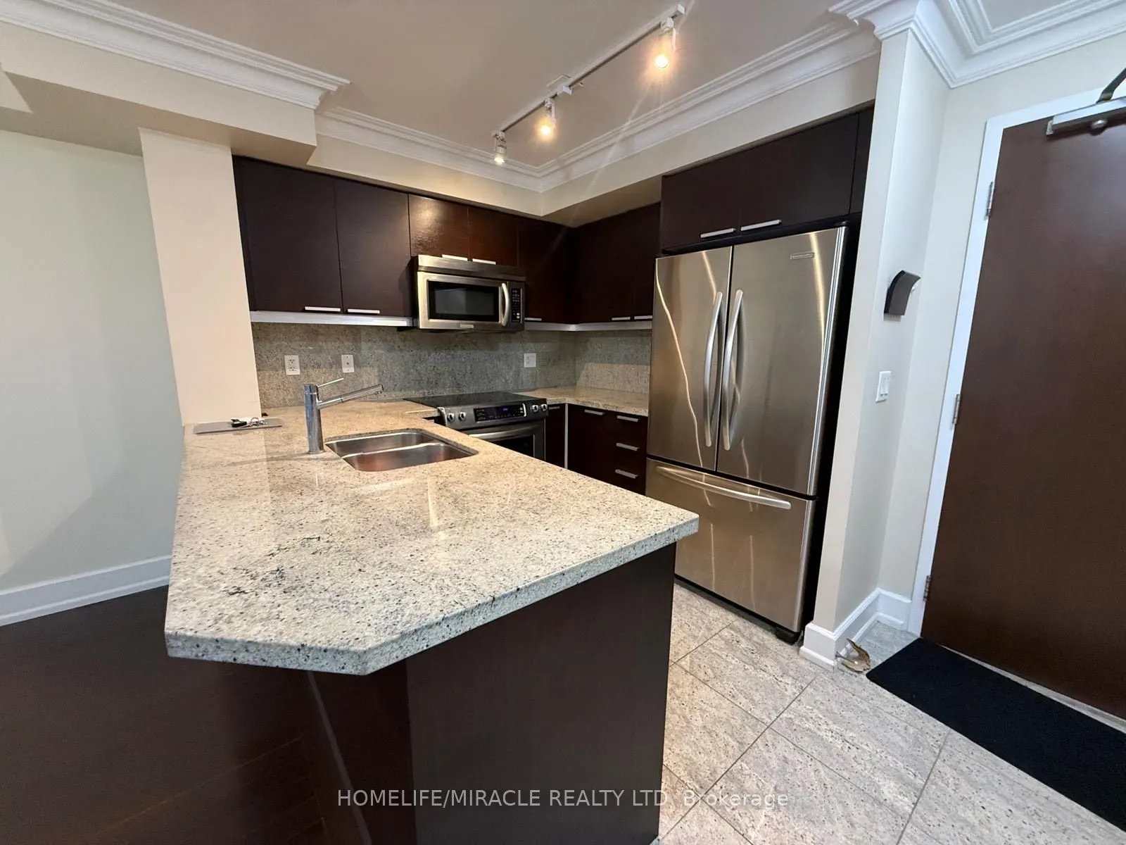 650 Sheppard Ave Avenue E, #302