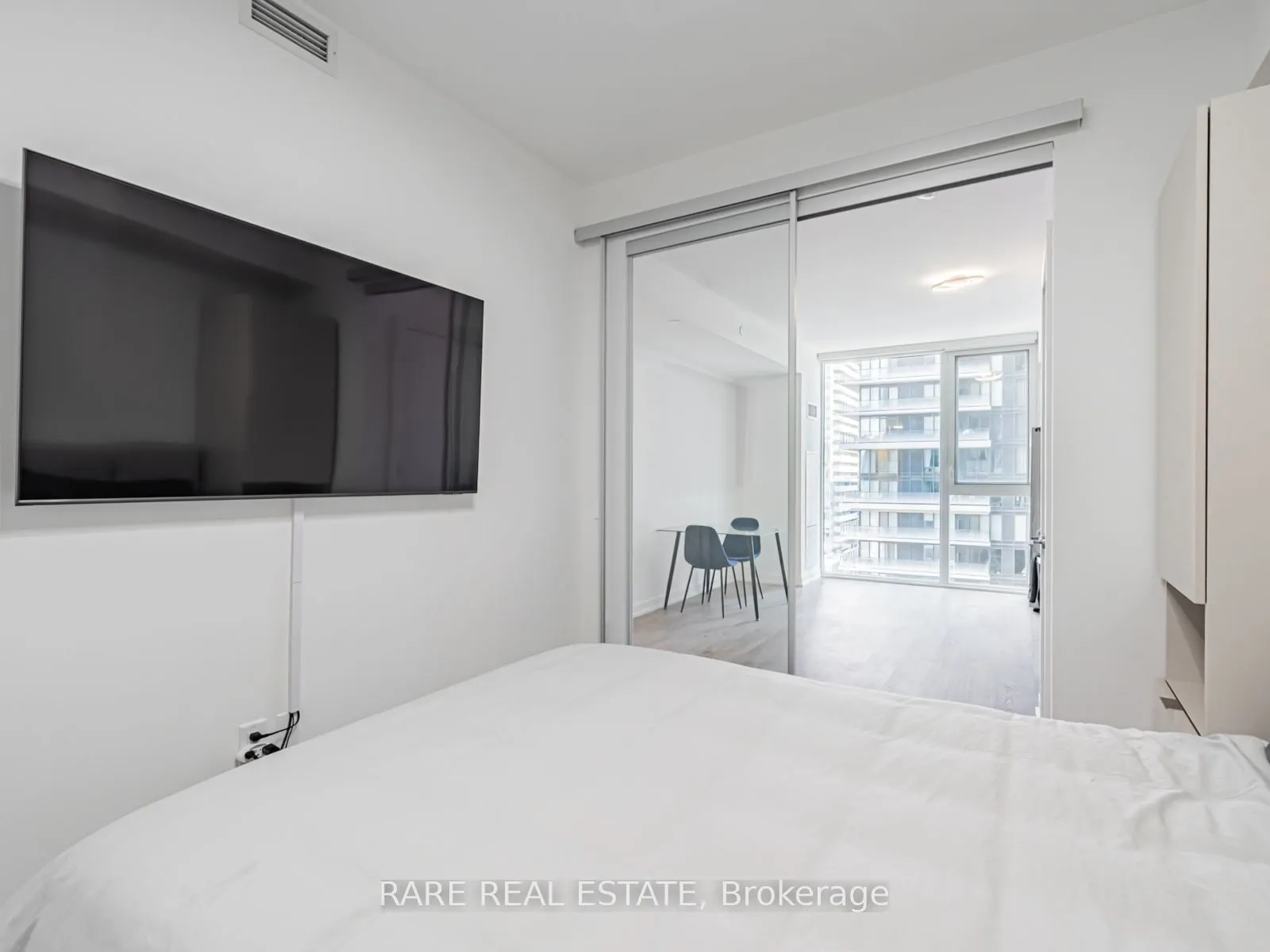 357 King Street W, #1505