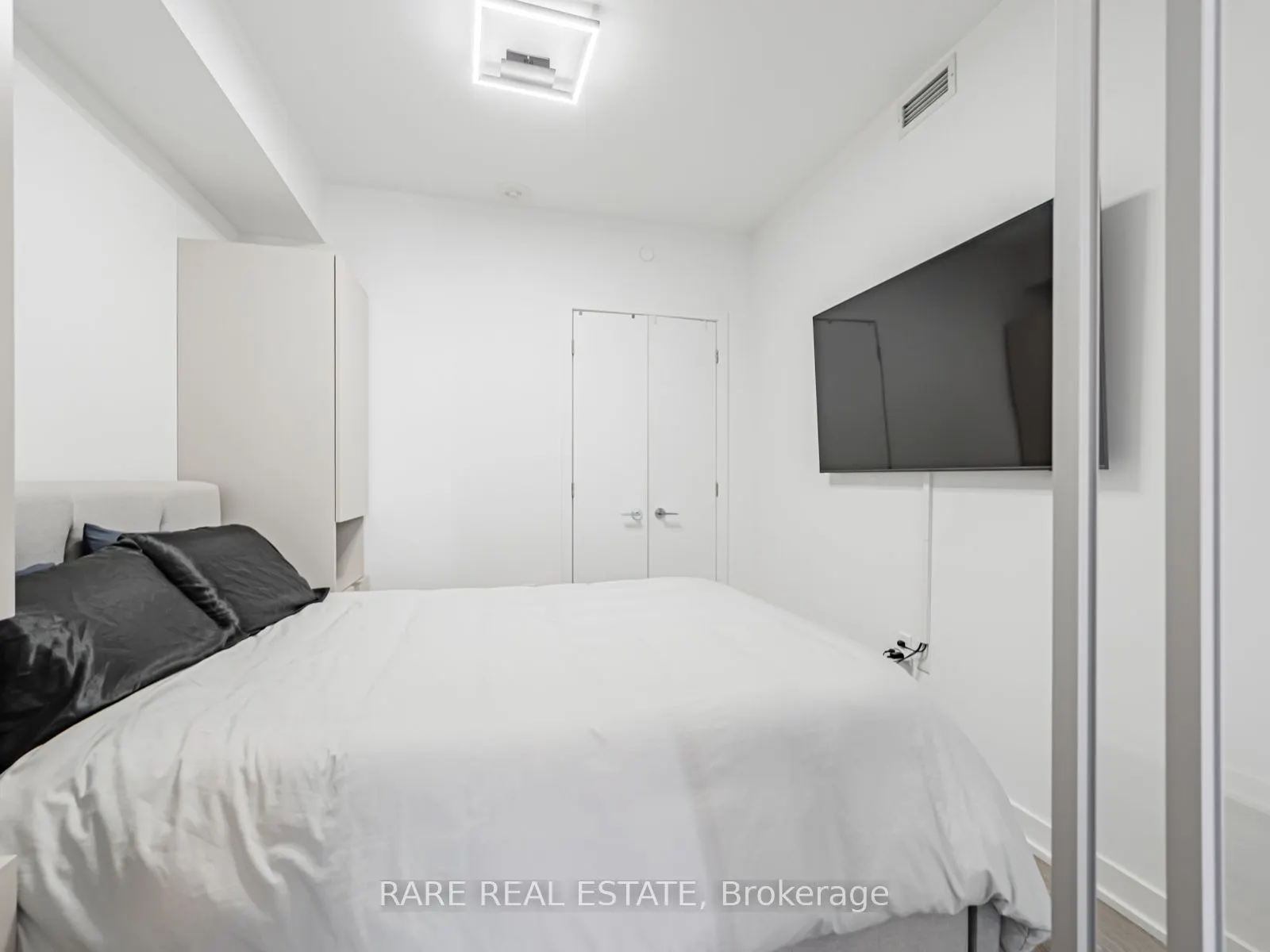 357 King Street W, #1505
