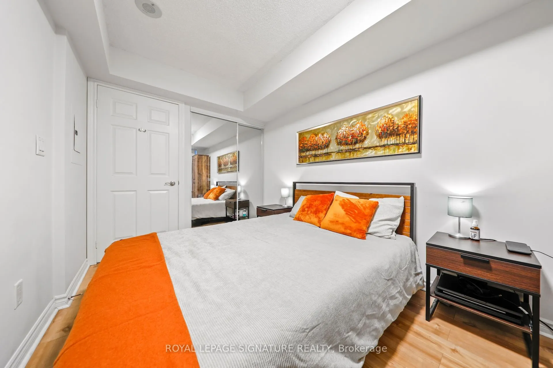 250 Wellington Street W, #343