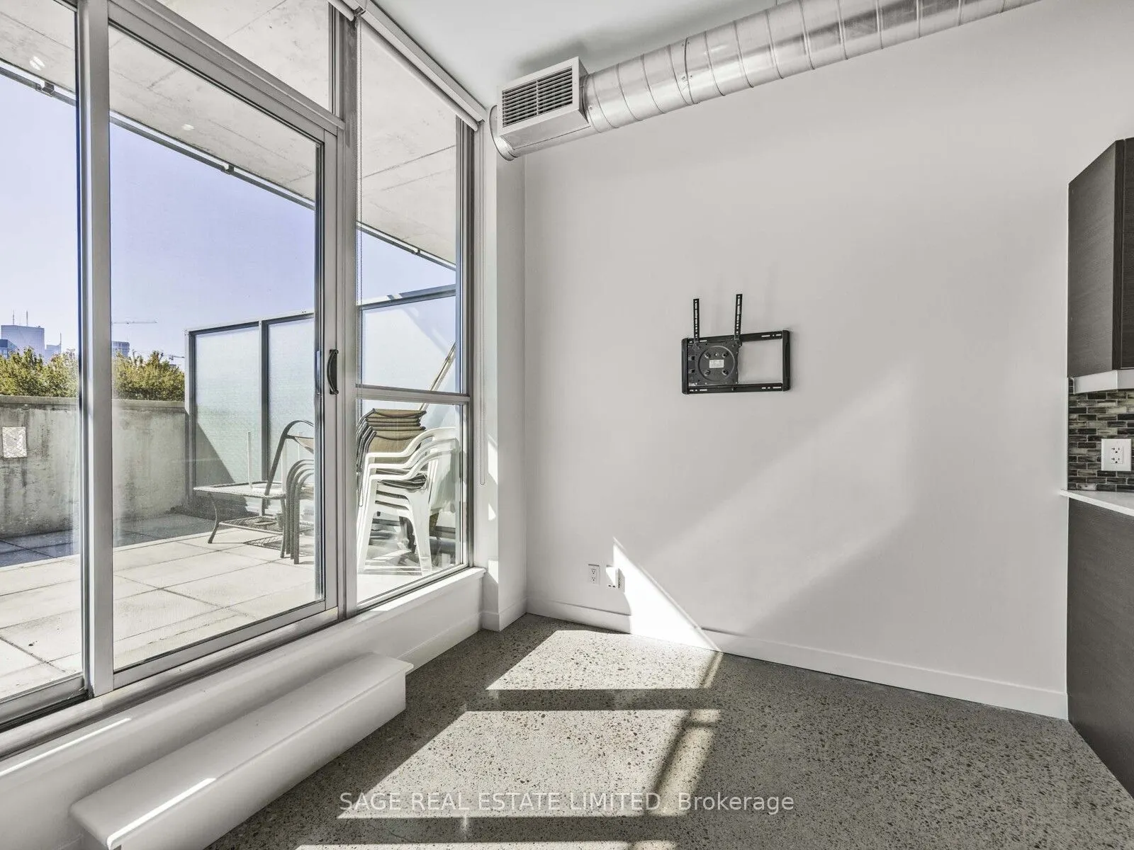 510 King Street E, #405