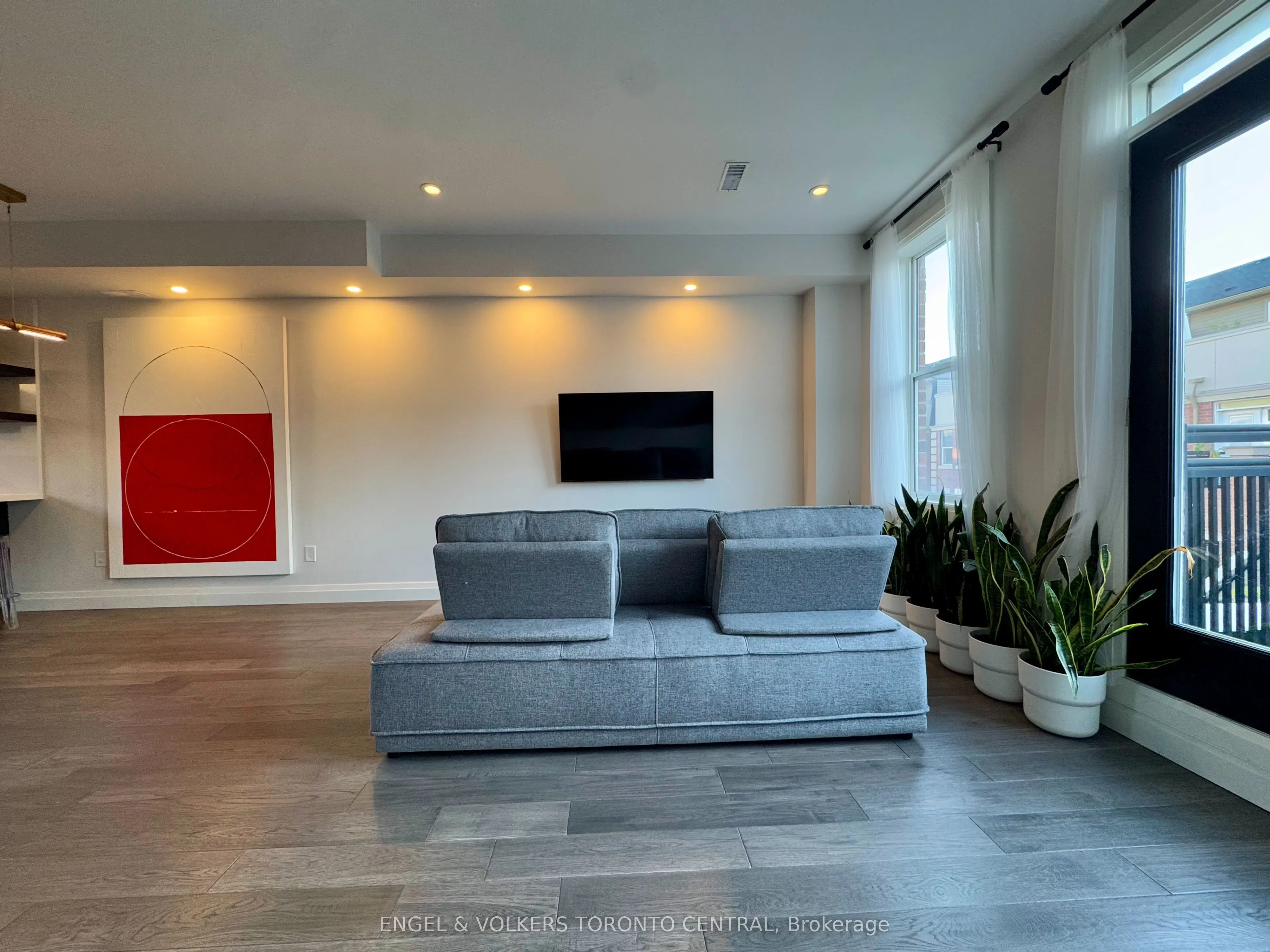 51 Halton Street, #216