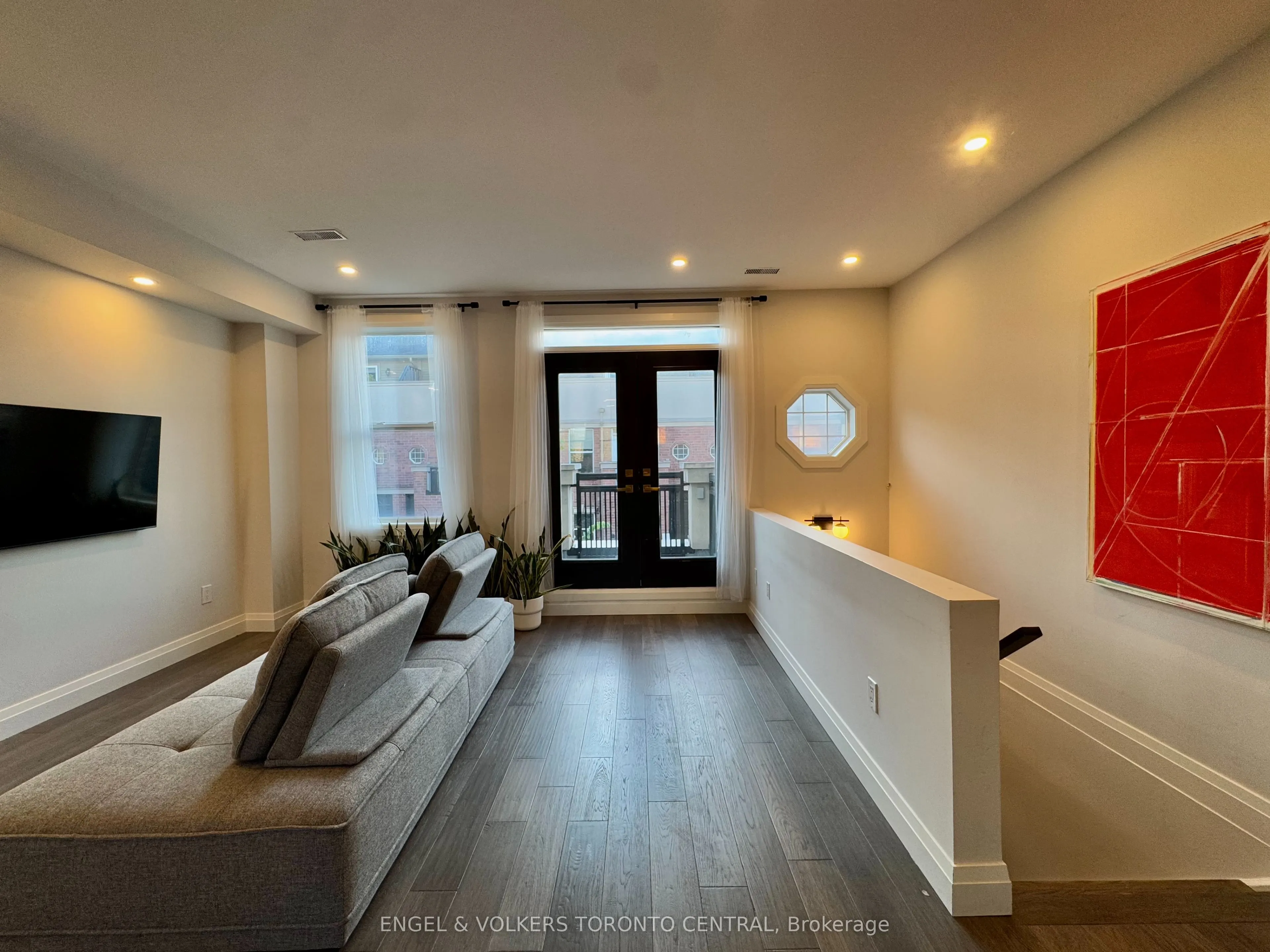 51 Halton Street, #216