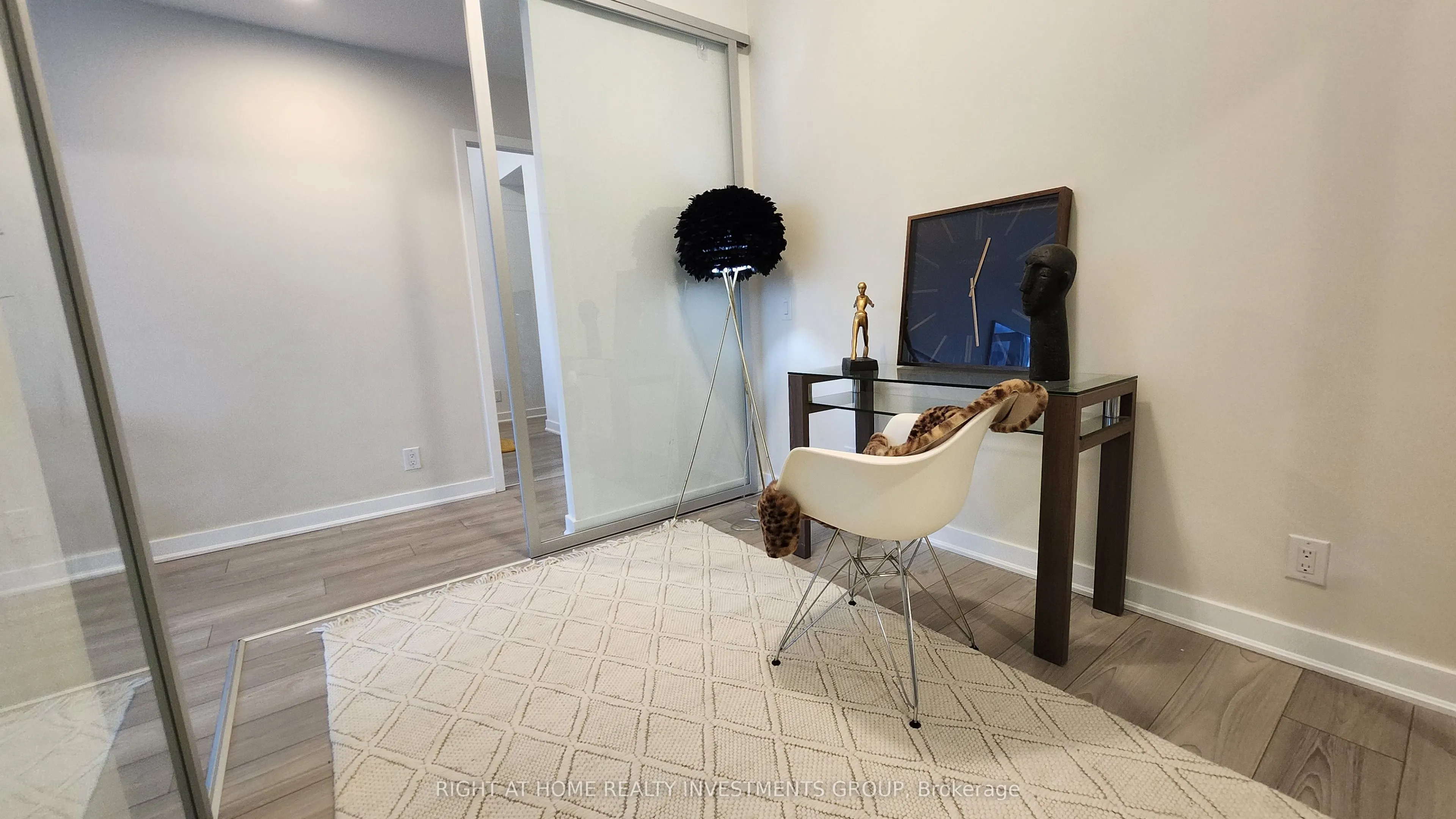 120 Parliament Street, #817