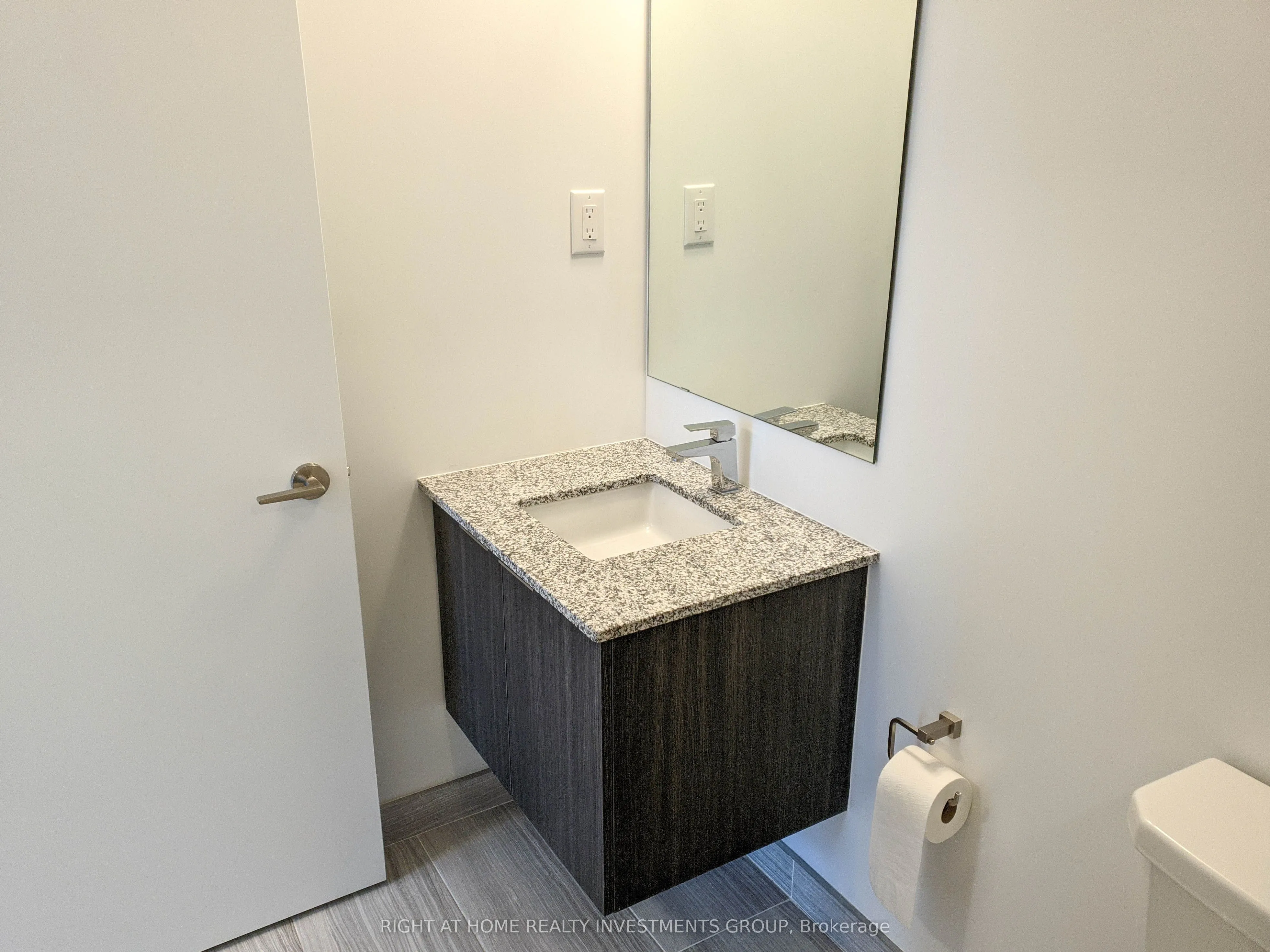120 Parliament Street, #817