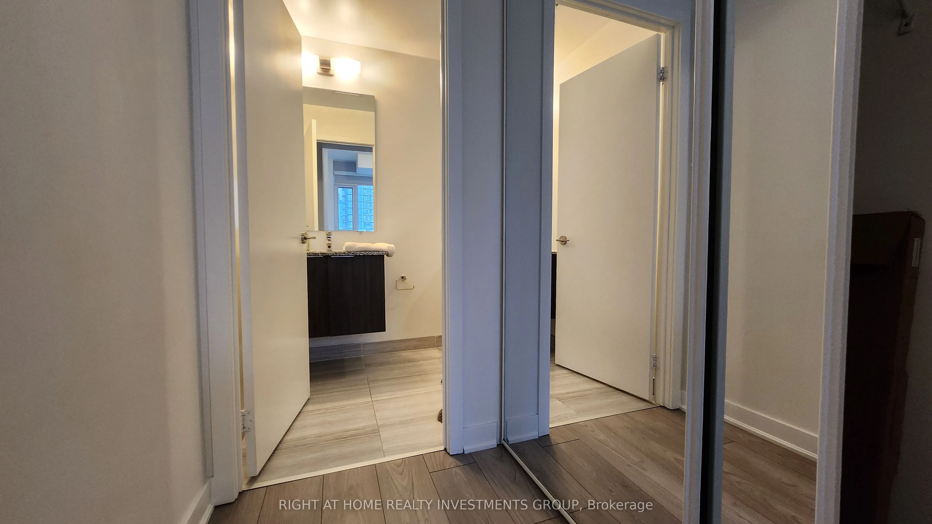 120 Parliament Street, #817