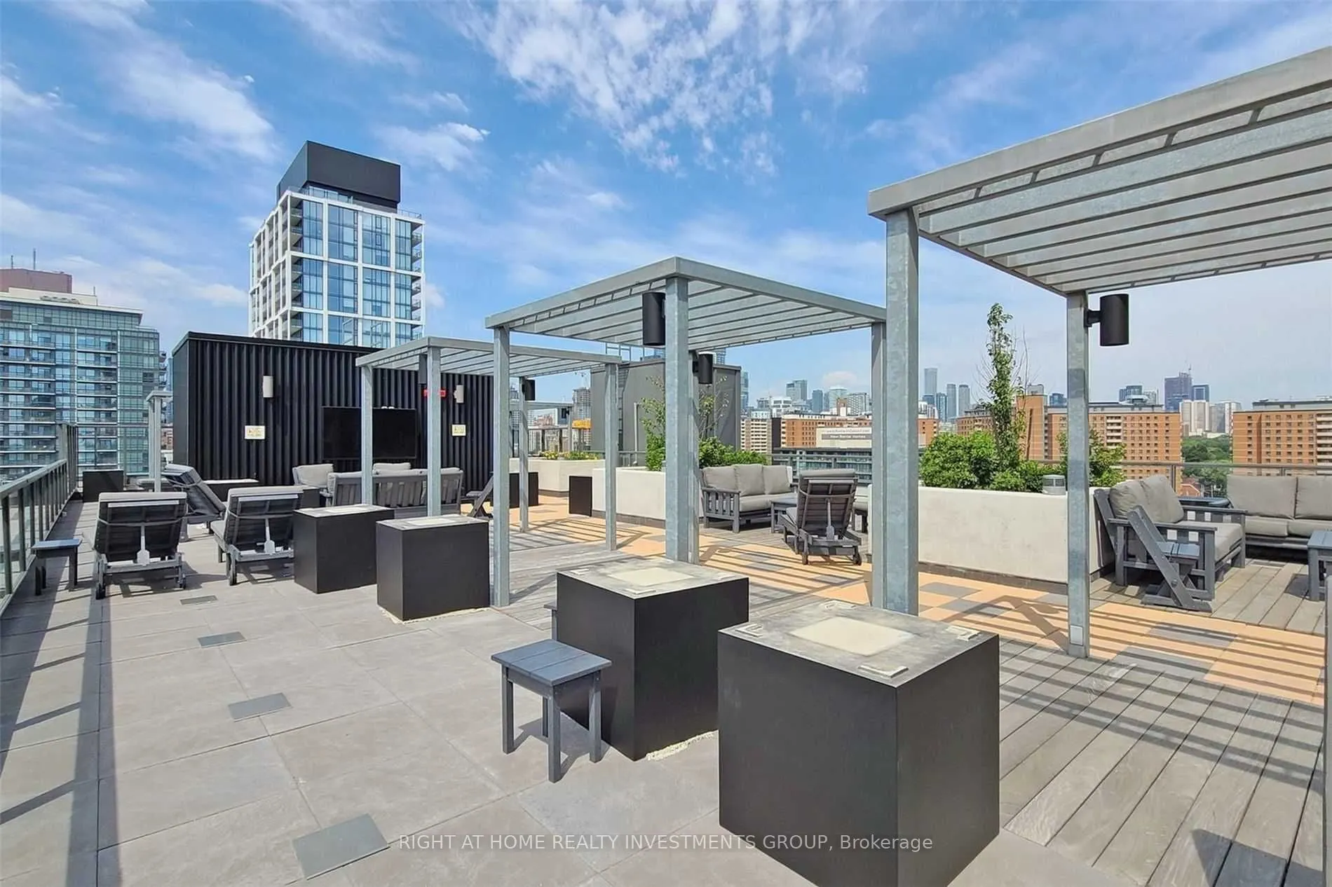 120 Parliament Street, #817