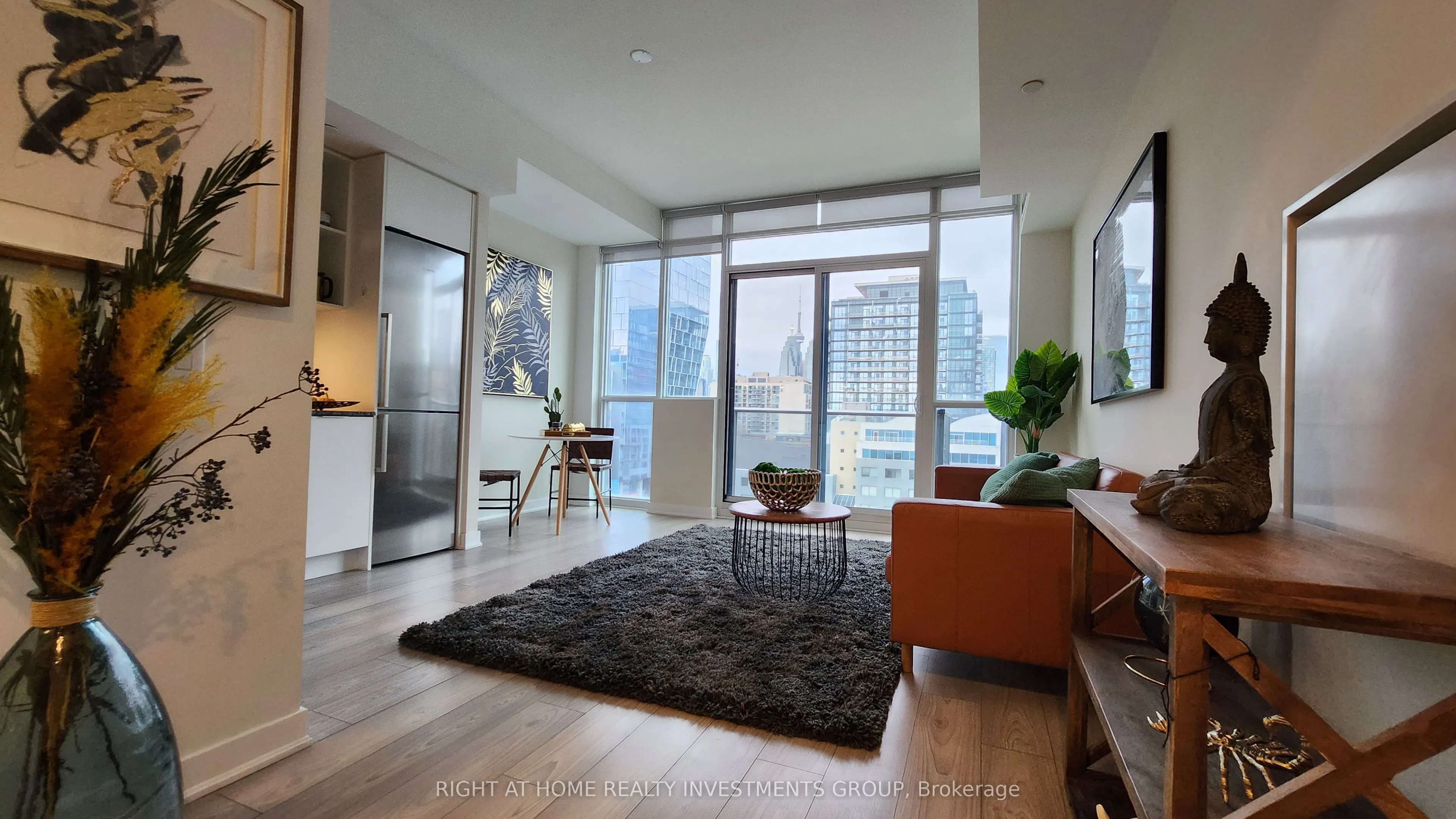 120 Parliament Street, #817