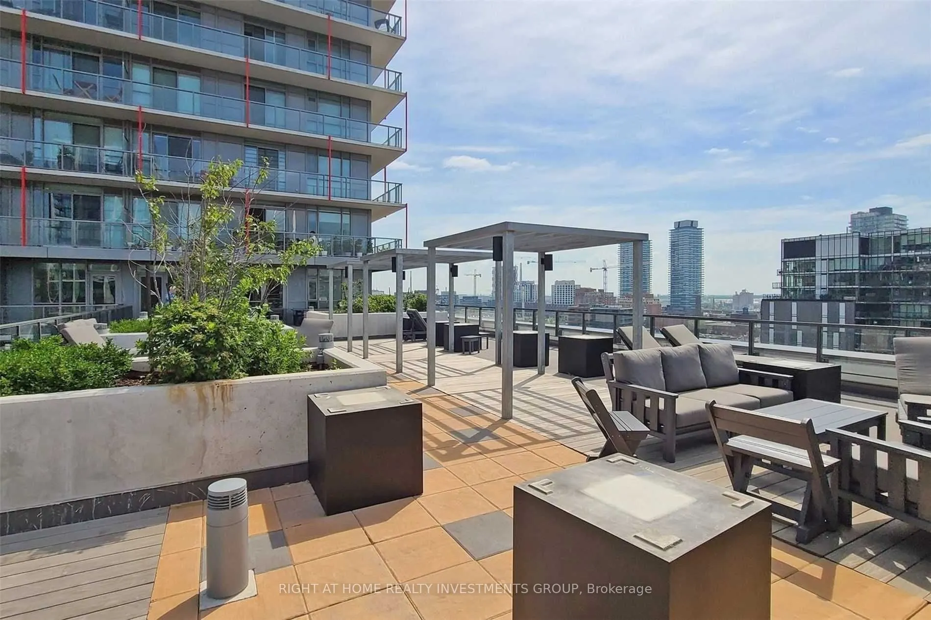 120 Parliament Street, #817