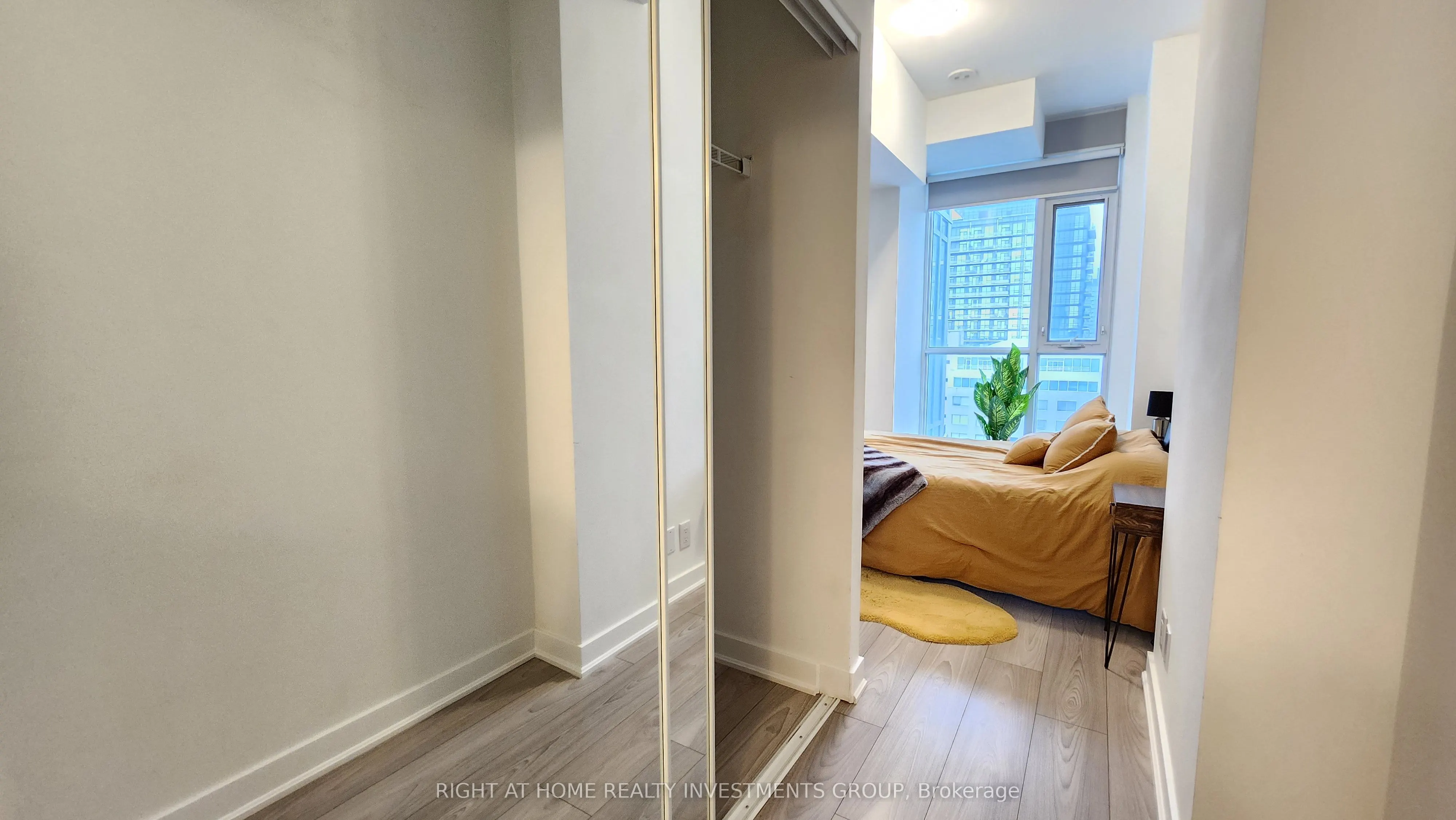 120 Parliament Street, #817