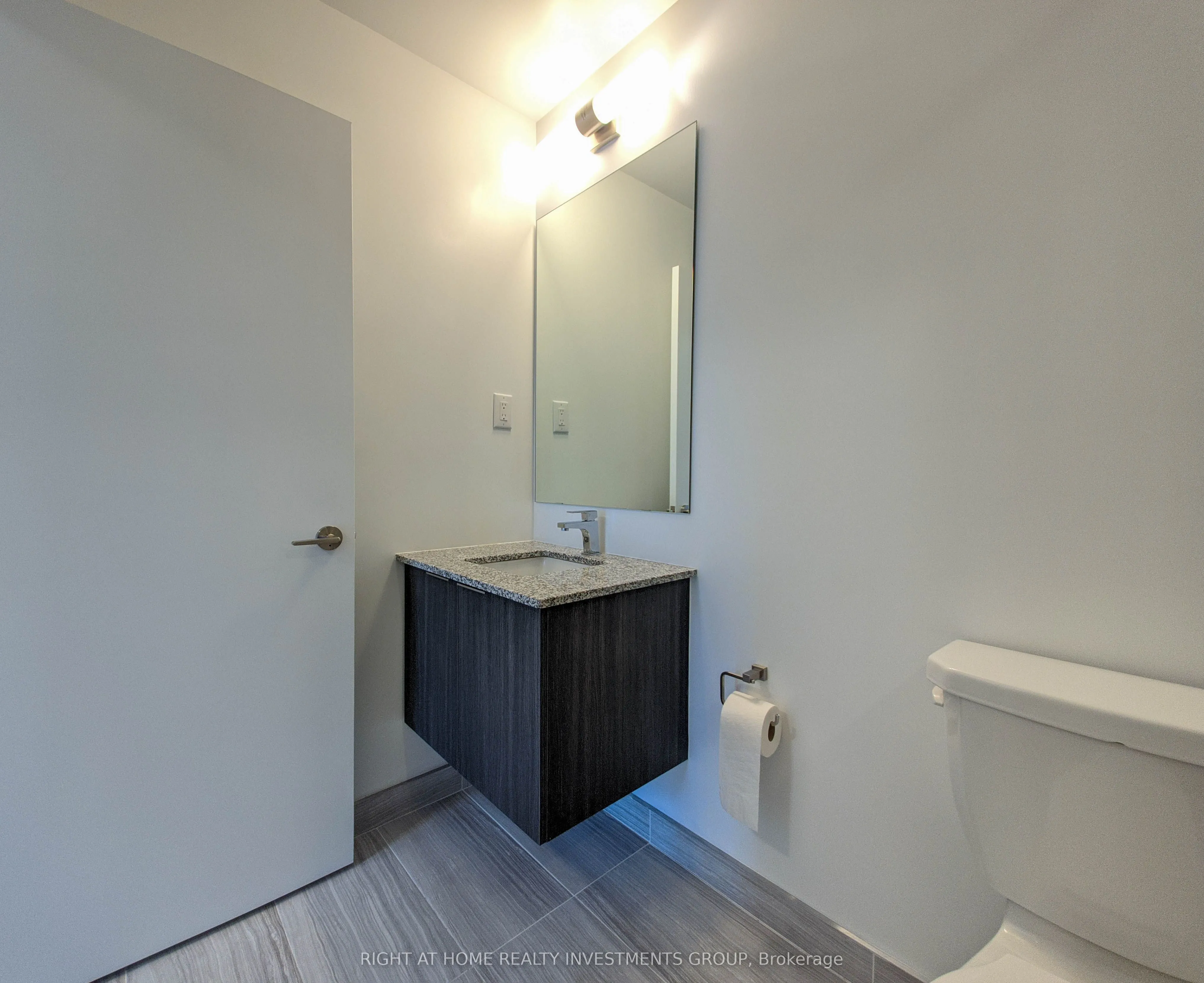 120 Parliament Street, #817