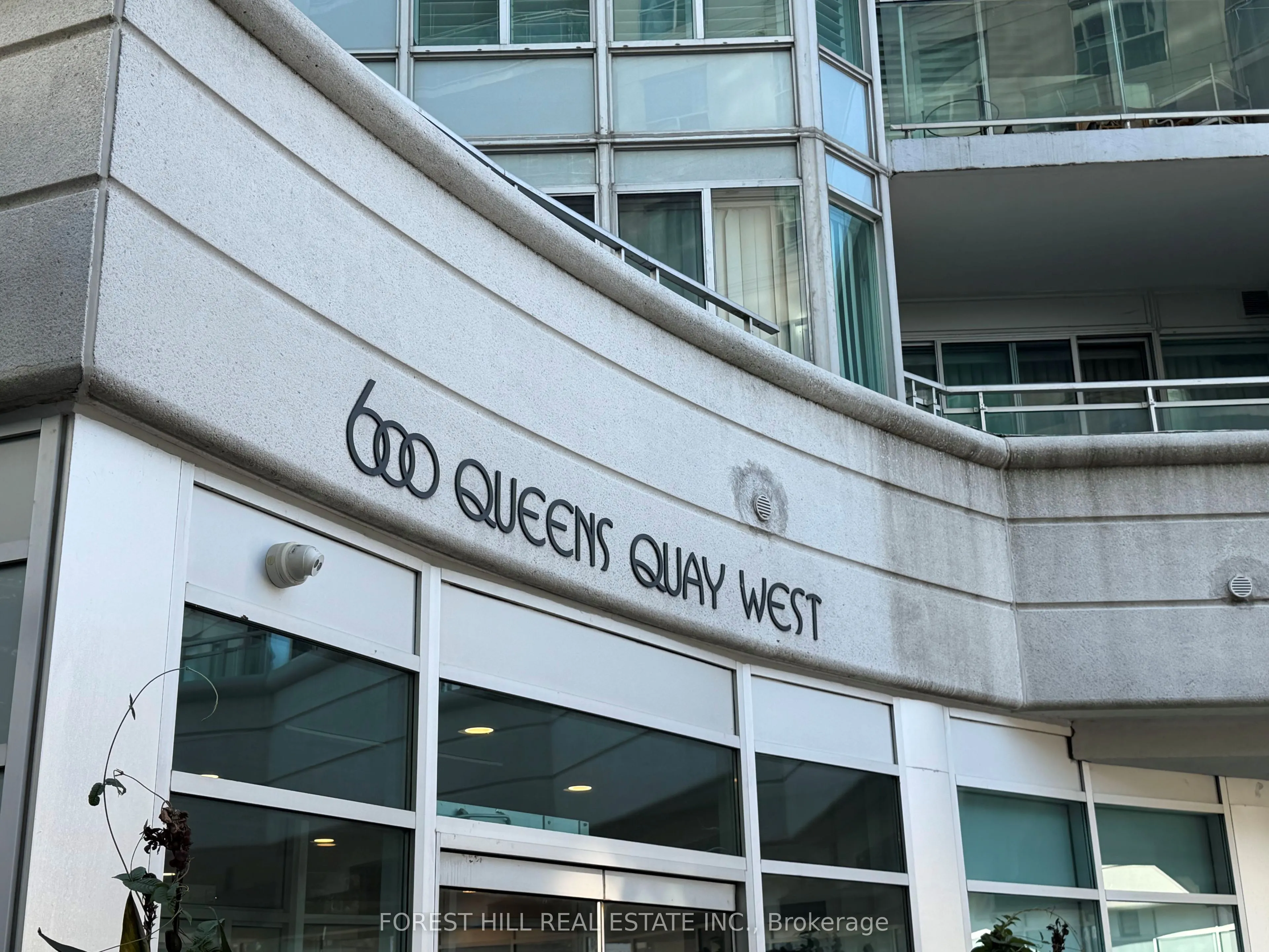 600 Queens Quay Avenue W, #826