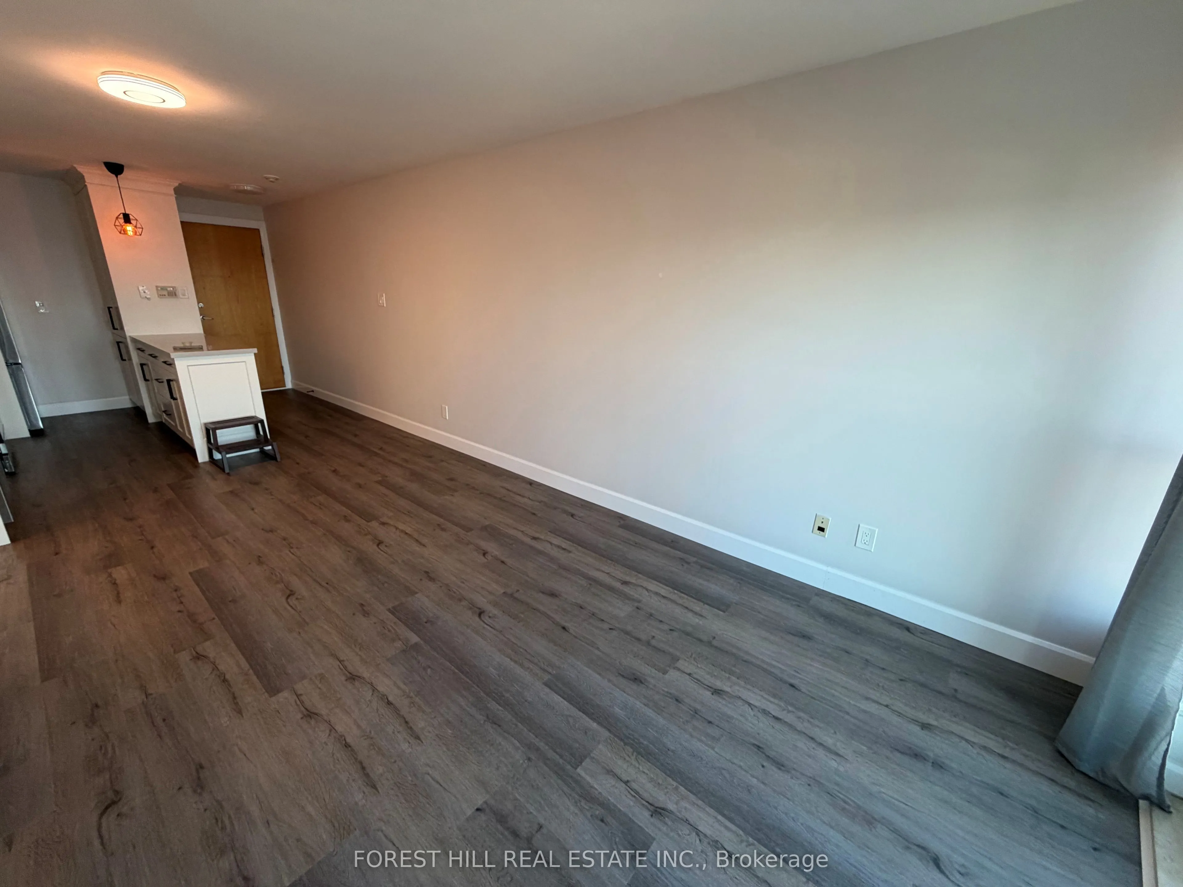 600 Queens Quay Avenue W, #826