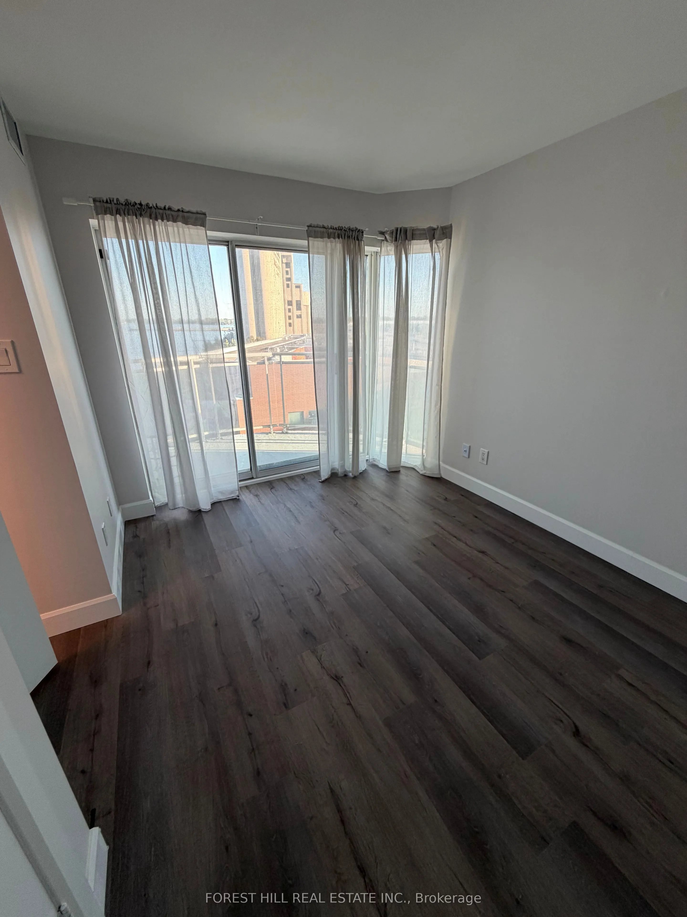 600 Queens Quay Avenue W, #826