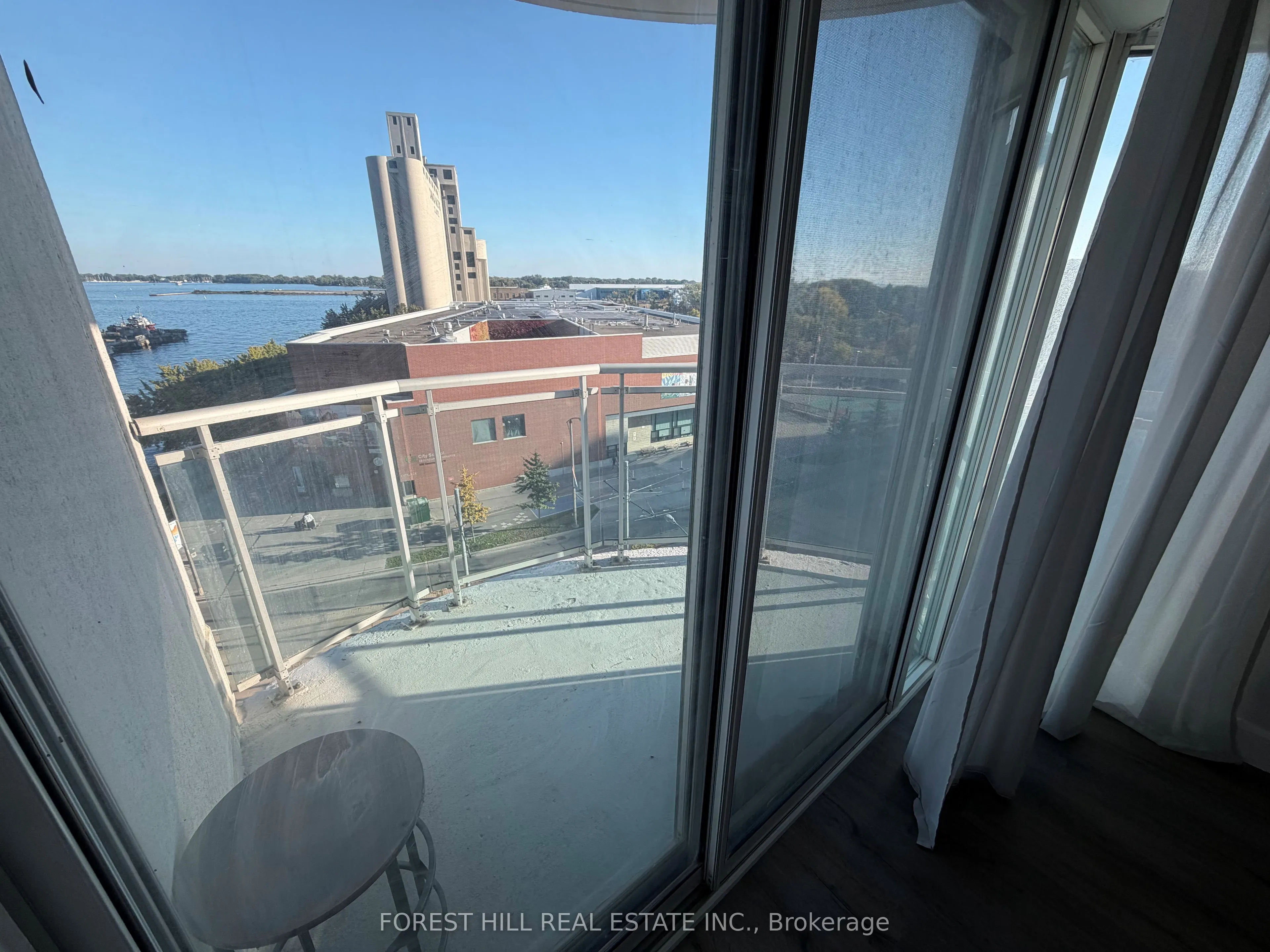 600 Queens Quay Avenue W, #826