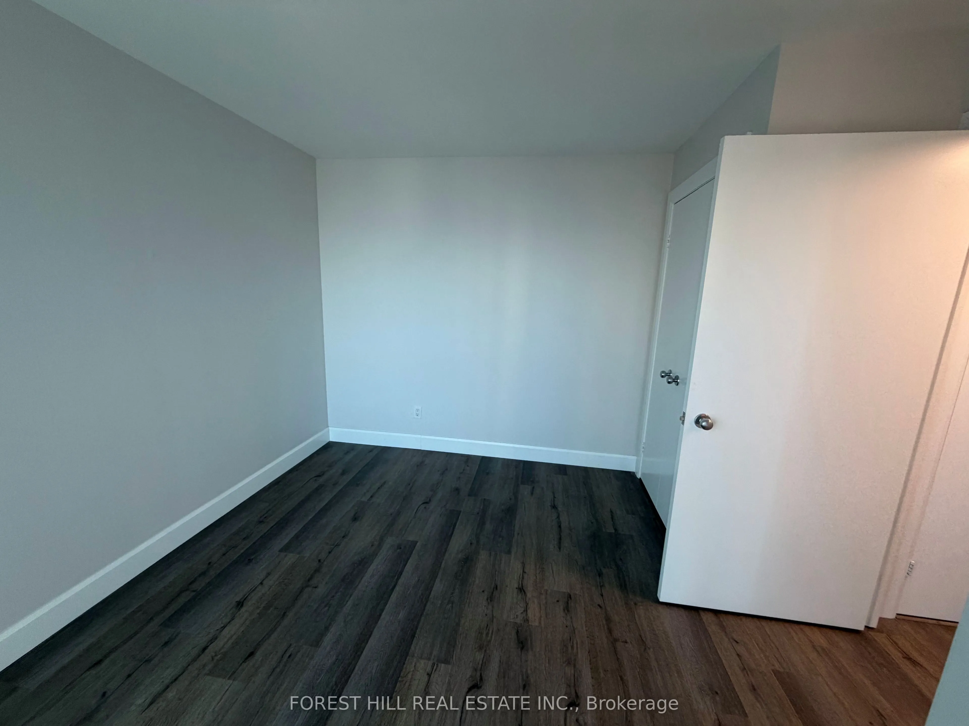 600 Queens Quay Avenue W, #826