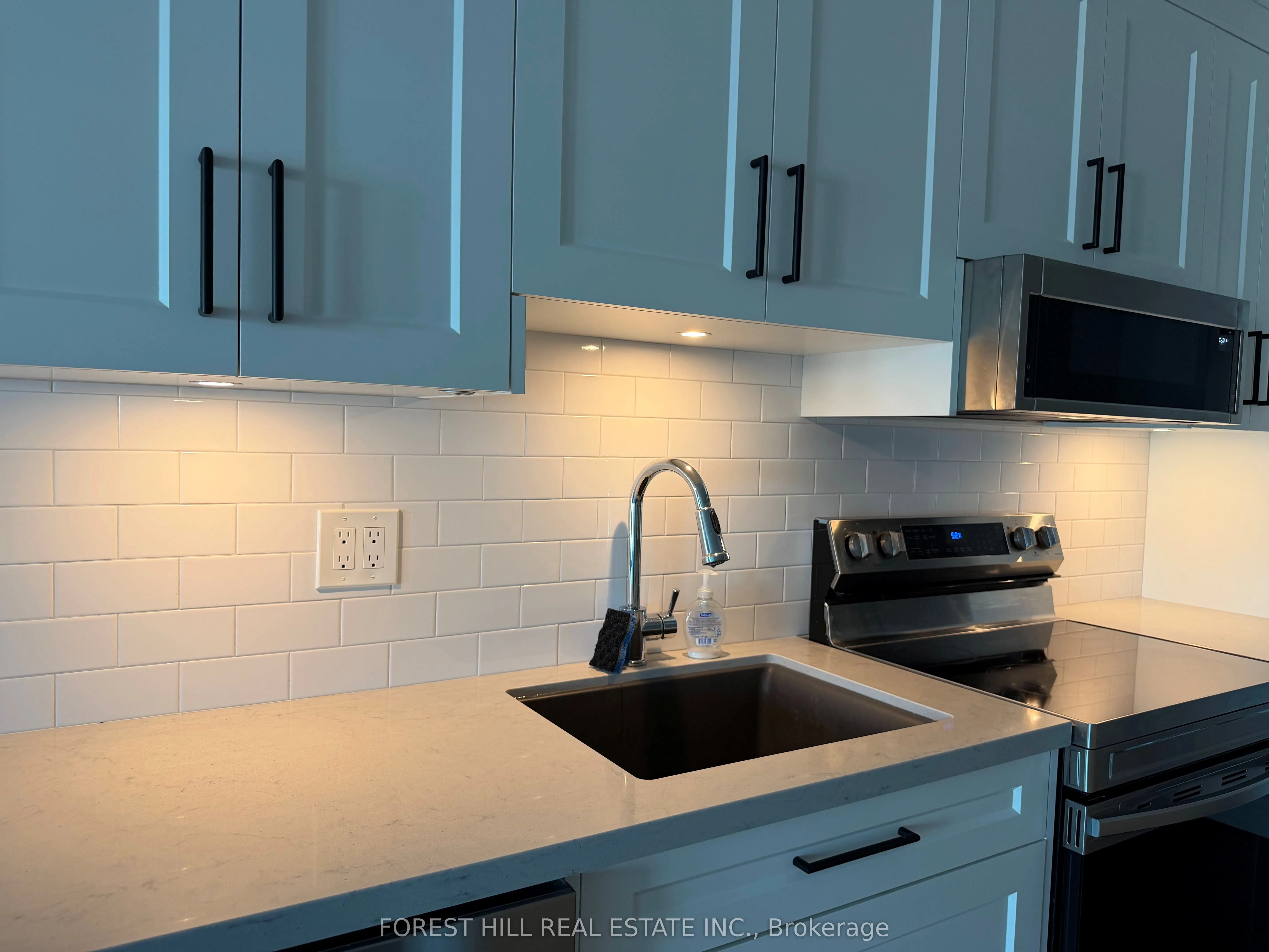 600 Queens Quay Avenue W, #826