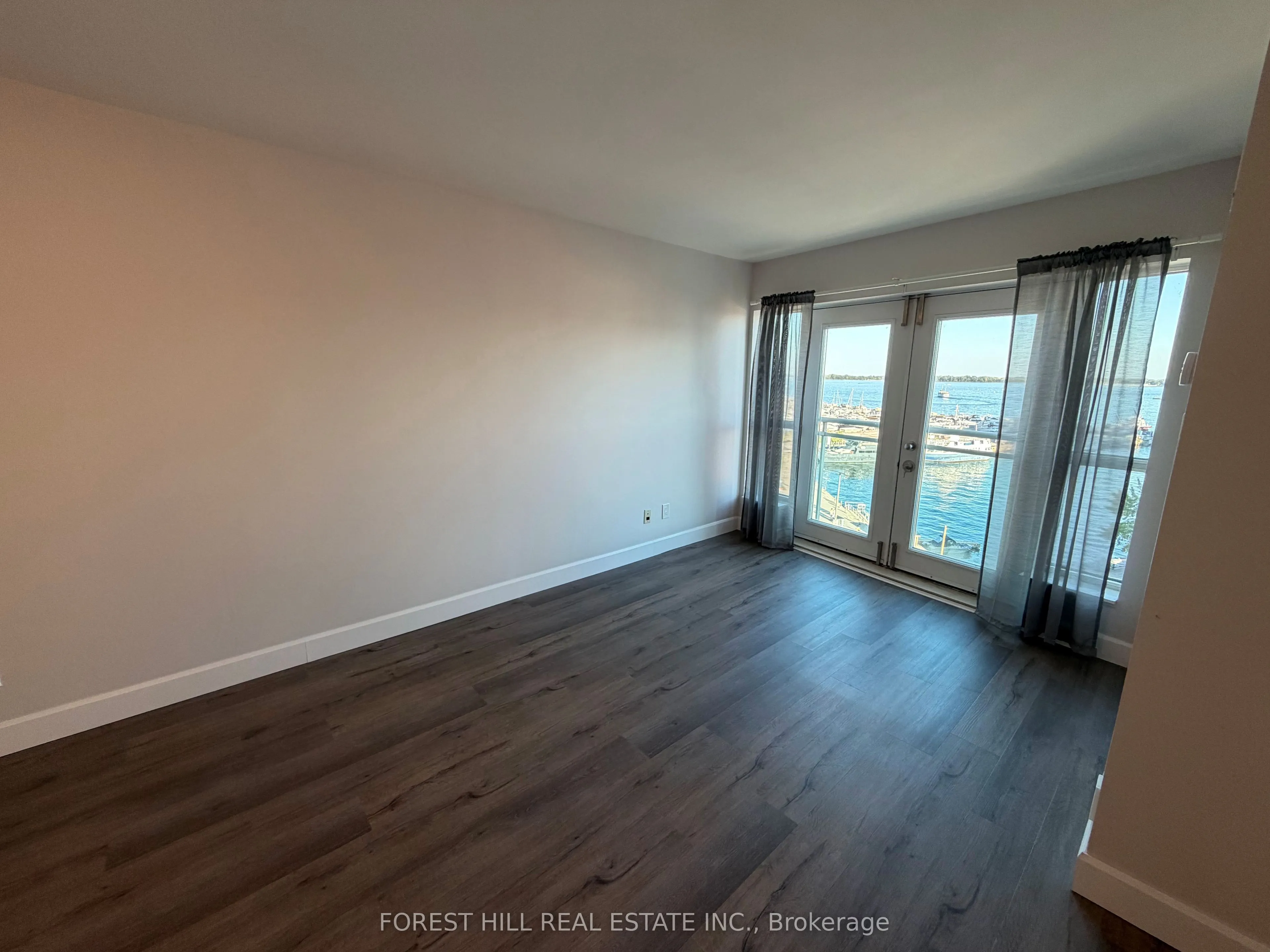 600 Queens Quay Avenue W, #826