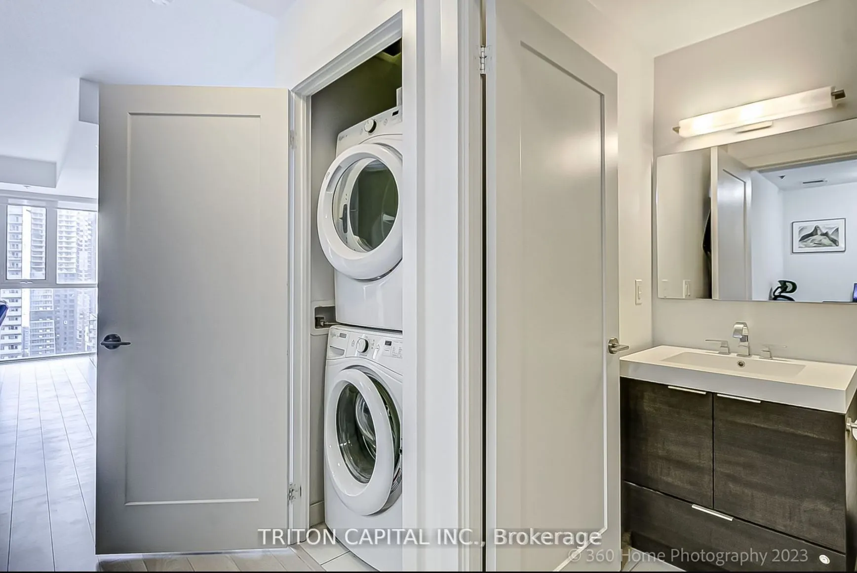 318 Richmond Street W, #3407