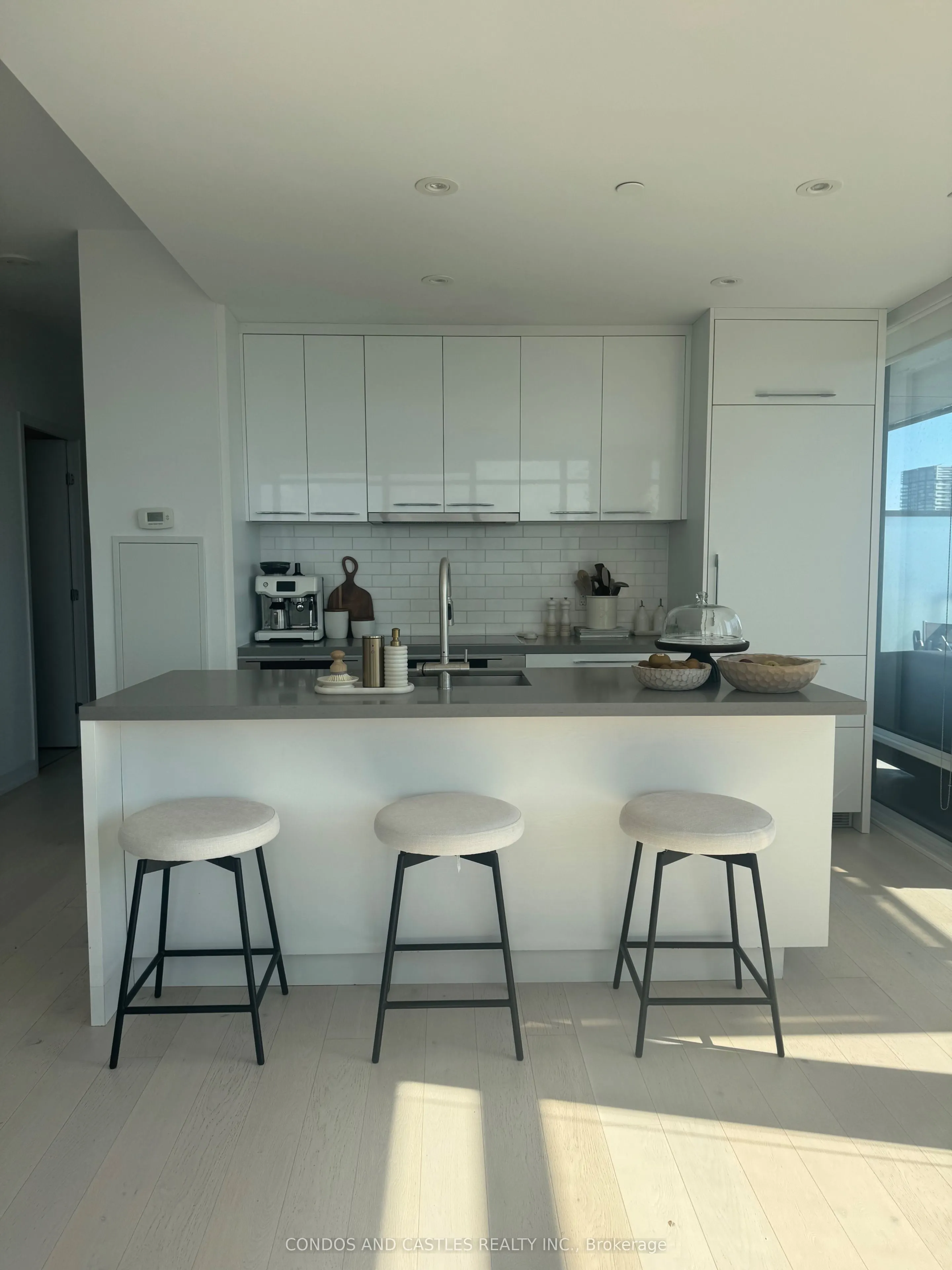 488 University Avenue, #3210
