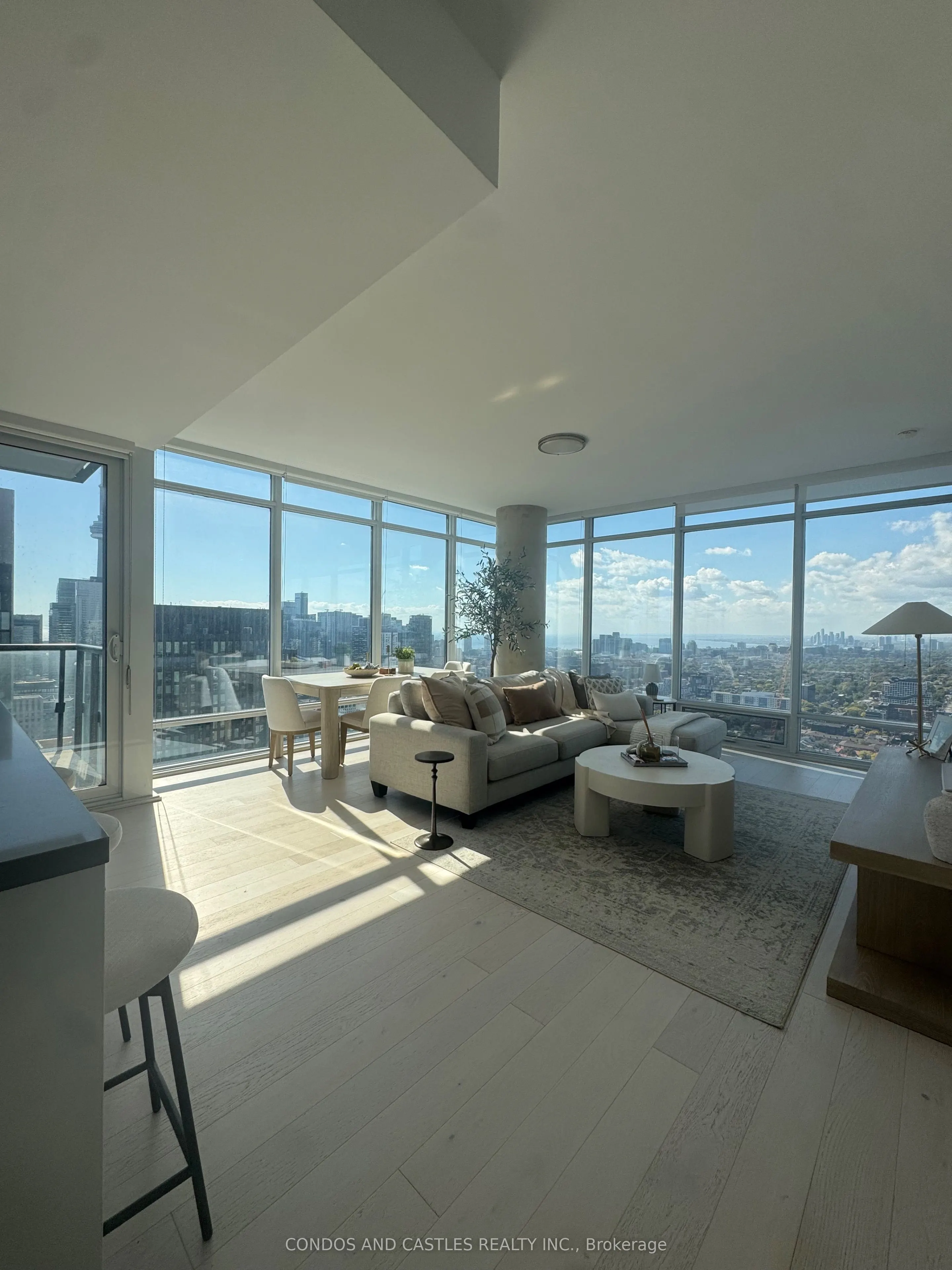 488 University Avenue, #3210